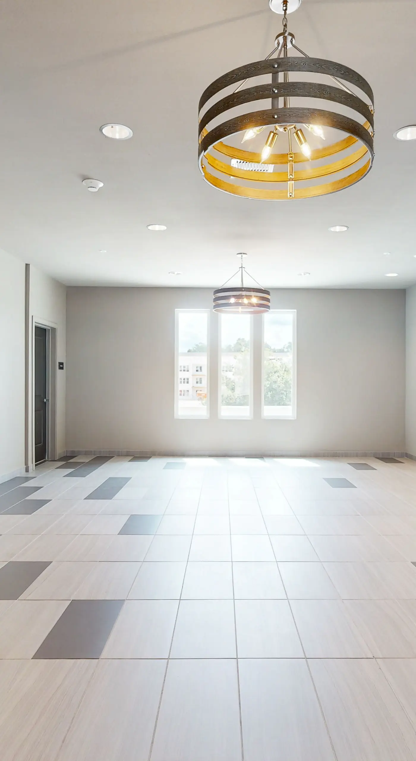 2 Mi to UF Campus! Modern Luxury Apt w/ Pool