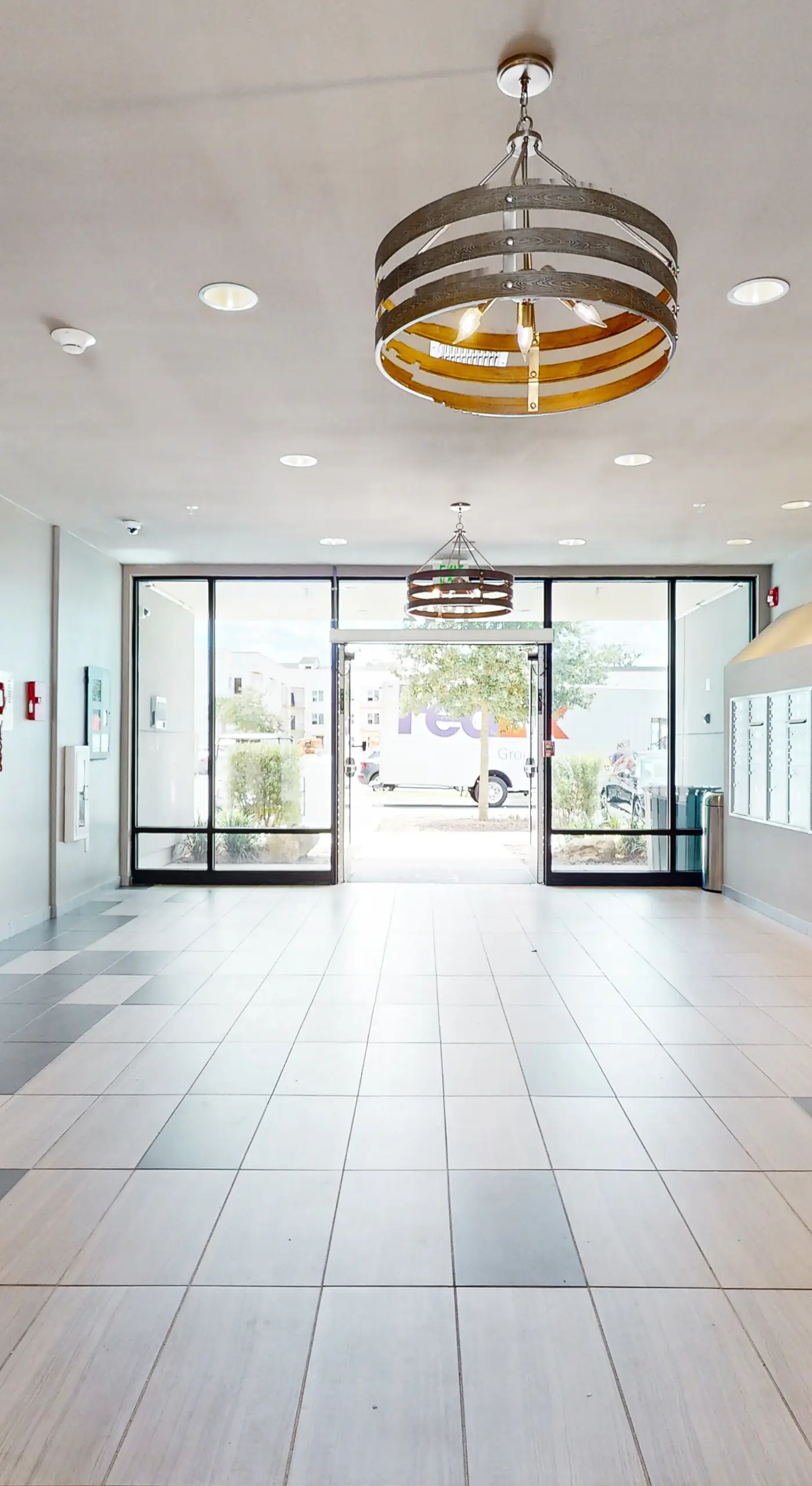 2 Mi to UF Campus! Modern Luxury Apt w/ Pool