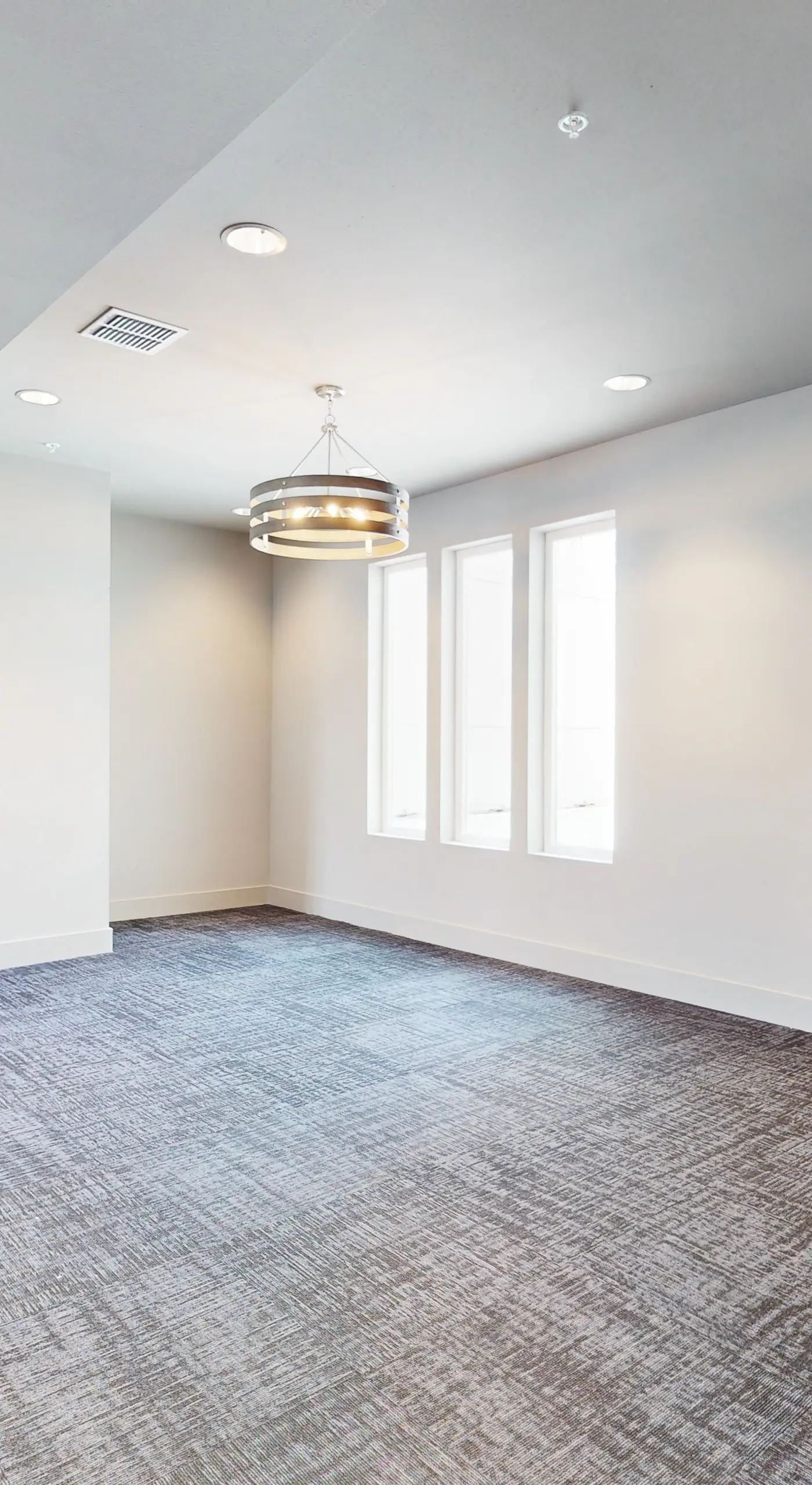 2 Mi to UF Campus! Modern Luxury Apt w/ Pool