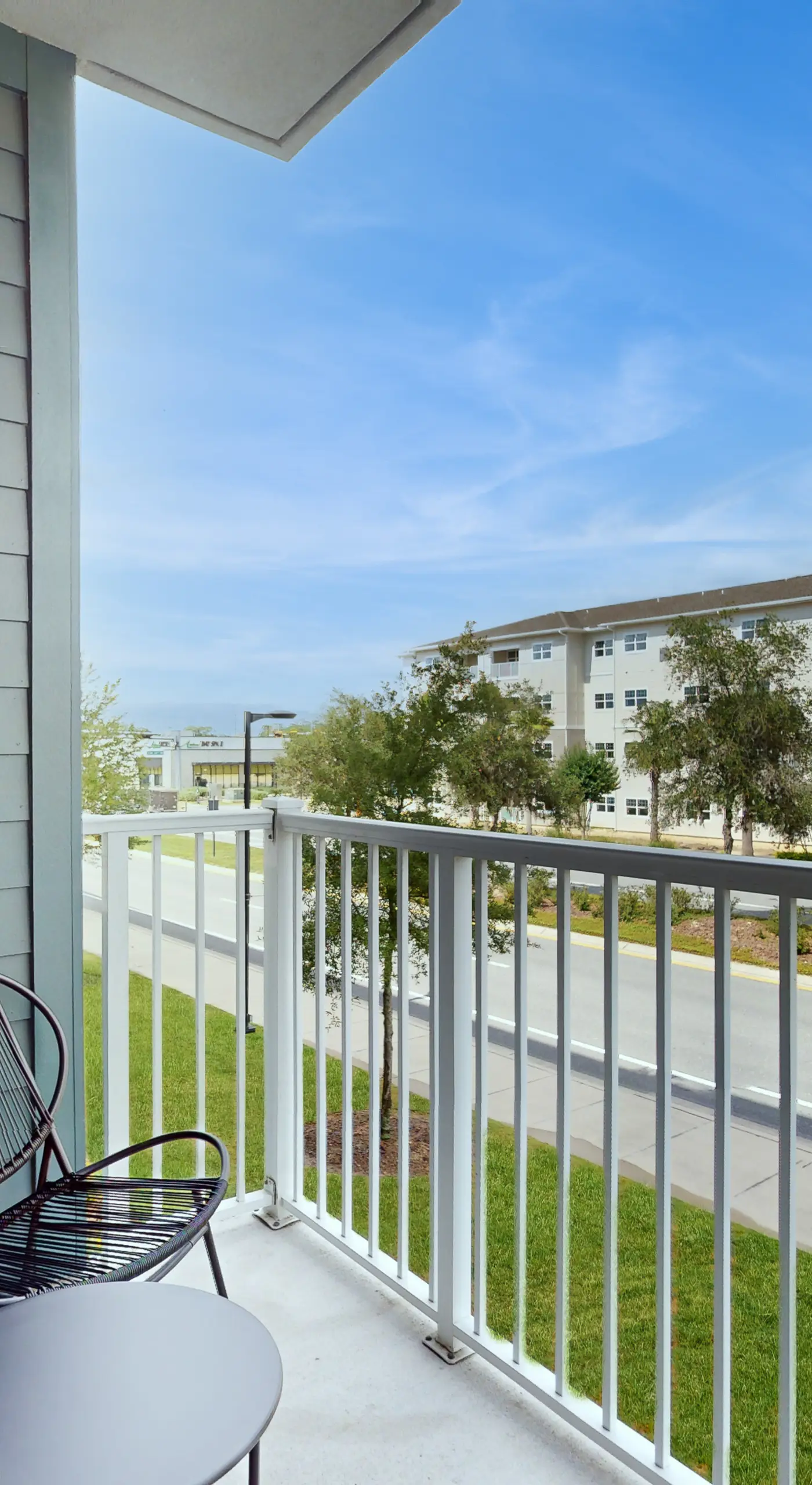 2 Mi to UF Campus! Modern Luxury Apt w/ Pool