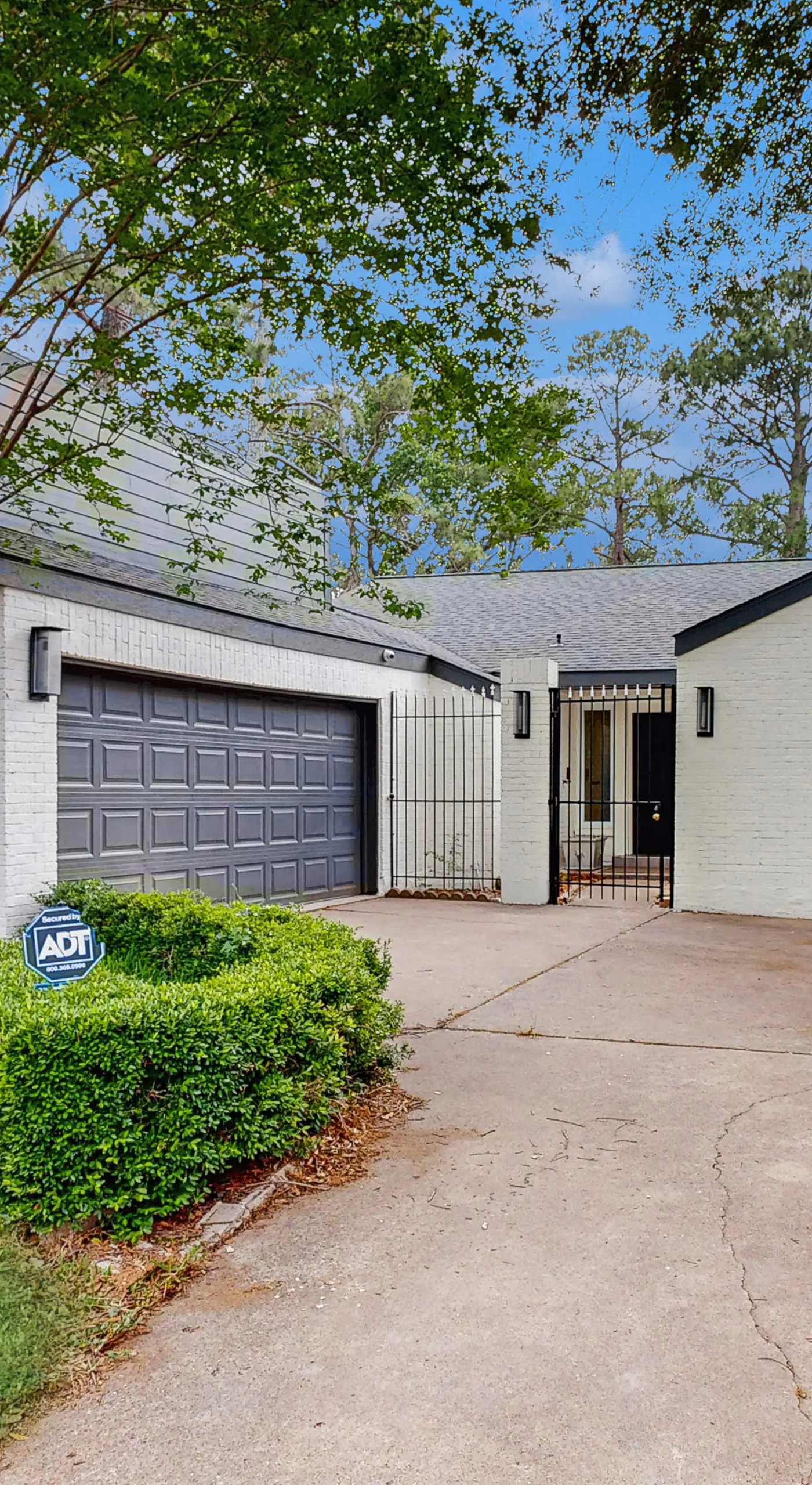 Dog-Friendly Houston Home w/ Deck & Yard