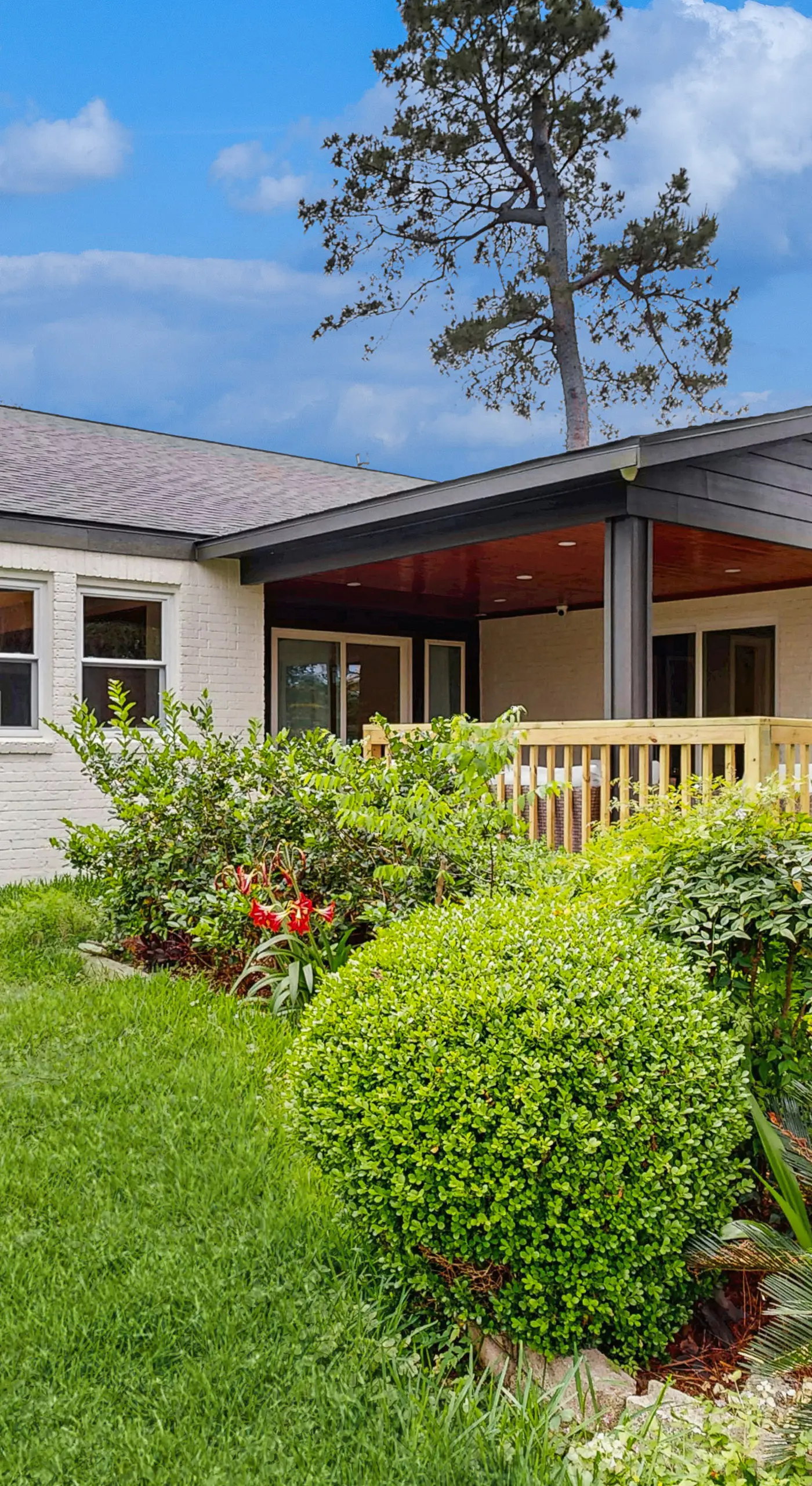 Dog-Friendly Houston Home w/ Deck & Yard