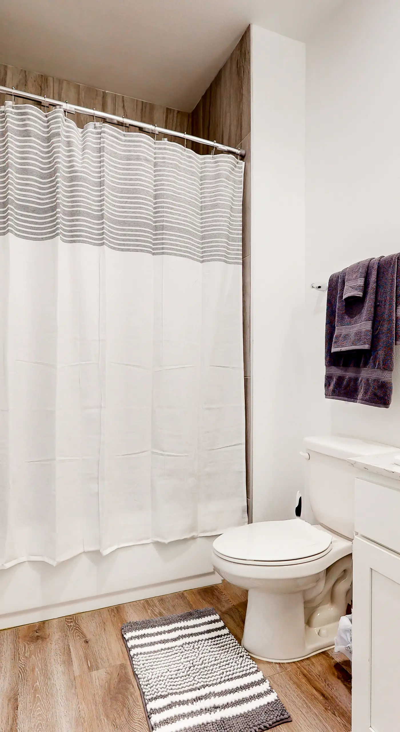 2 Mi to UF Campus! Dog-Friendly Condo w/ Pool