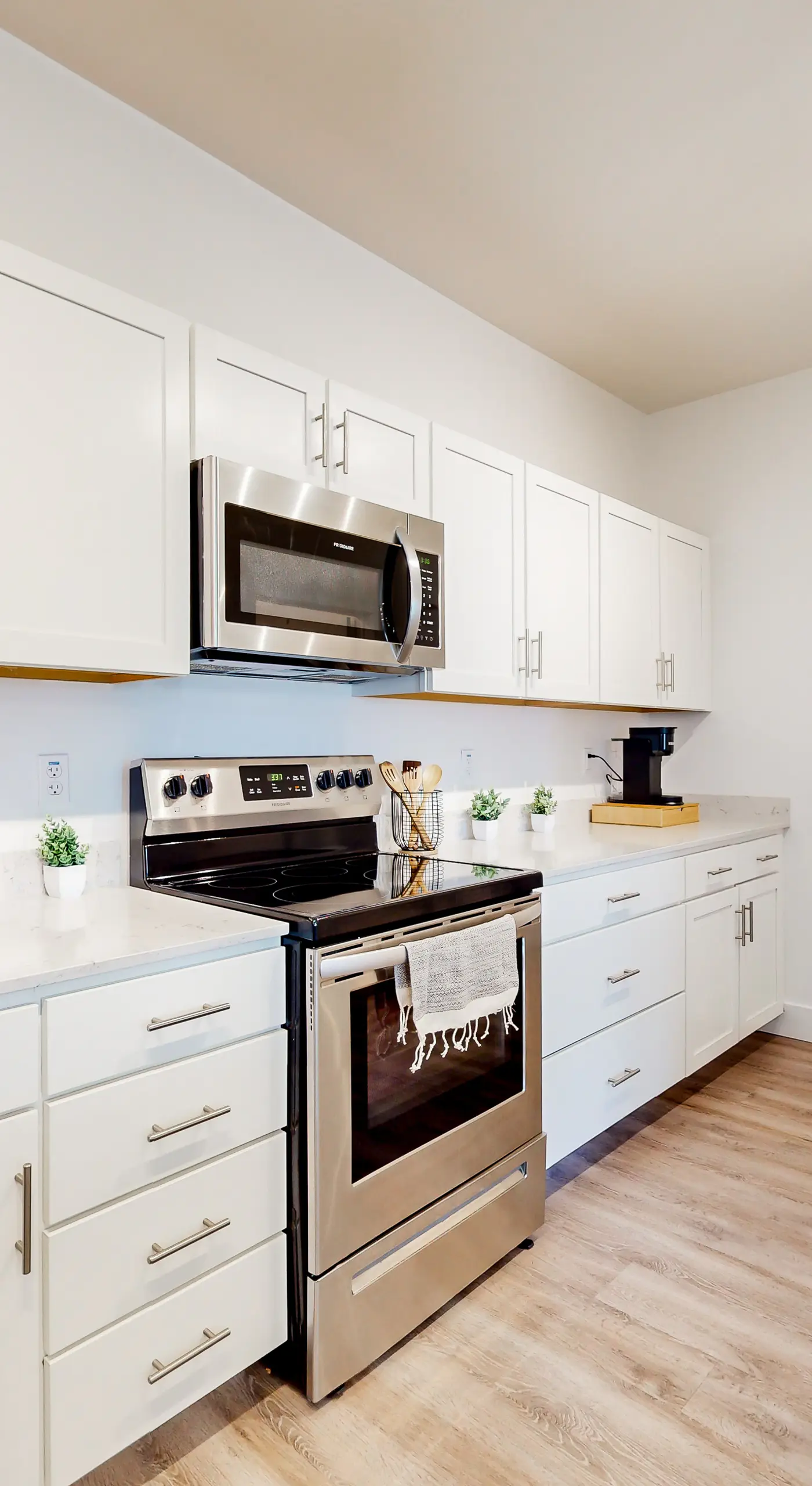 2 Mi to UF Campus! Dog-Friendly Condo w/ Pool