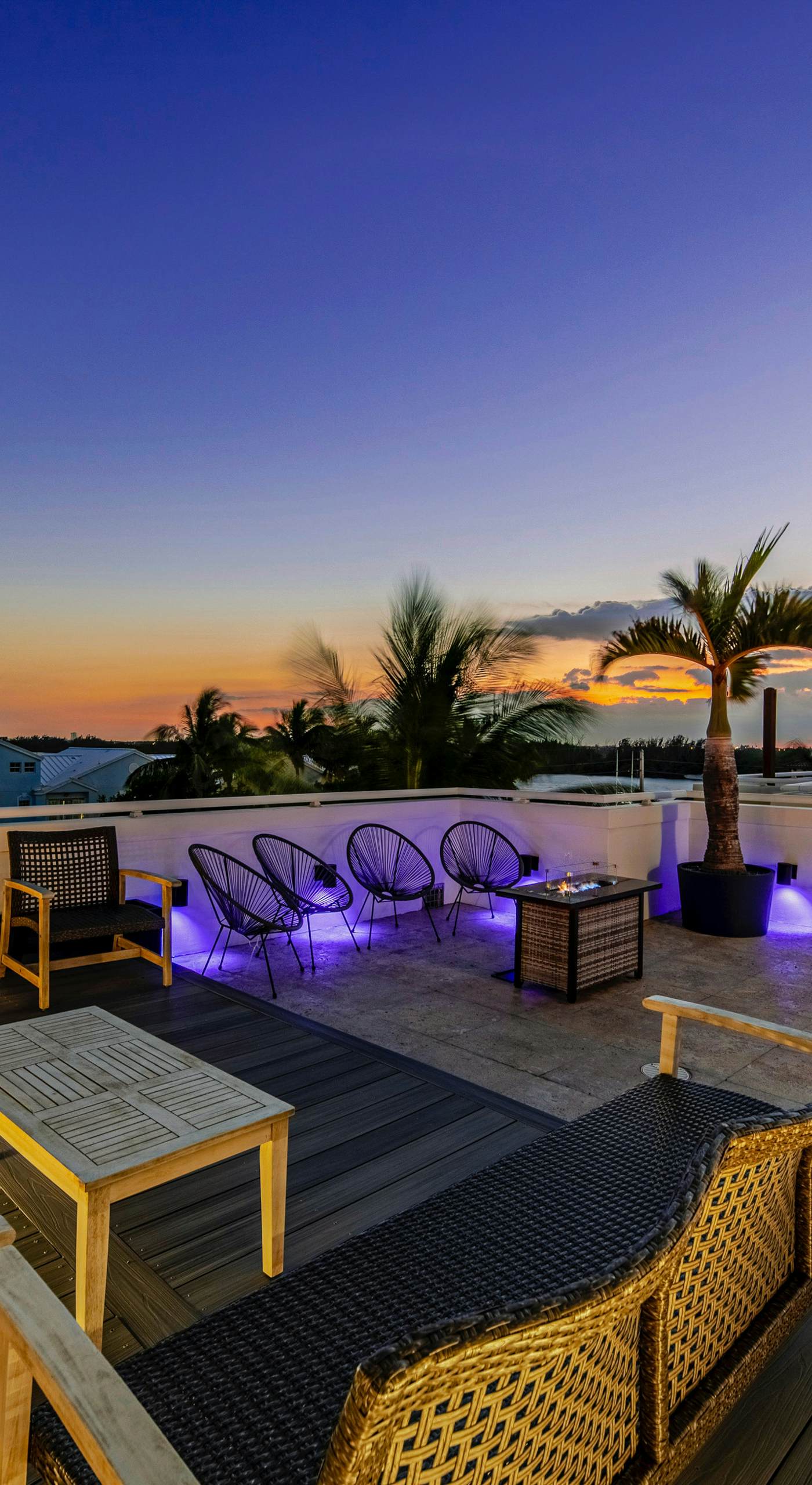 Walk to Hollywood Beach: Luxury Family Getaway!