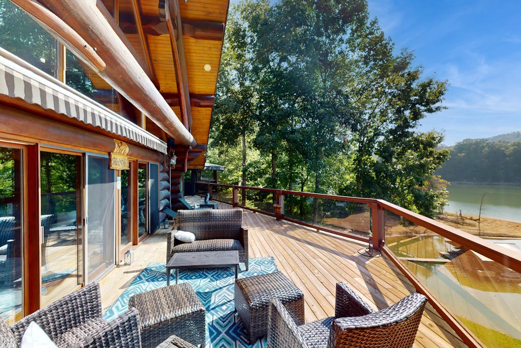 Hot Tub + Dock! Waterfront Norris Lake Log Home | 3 Bed New