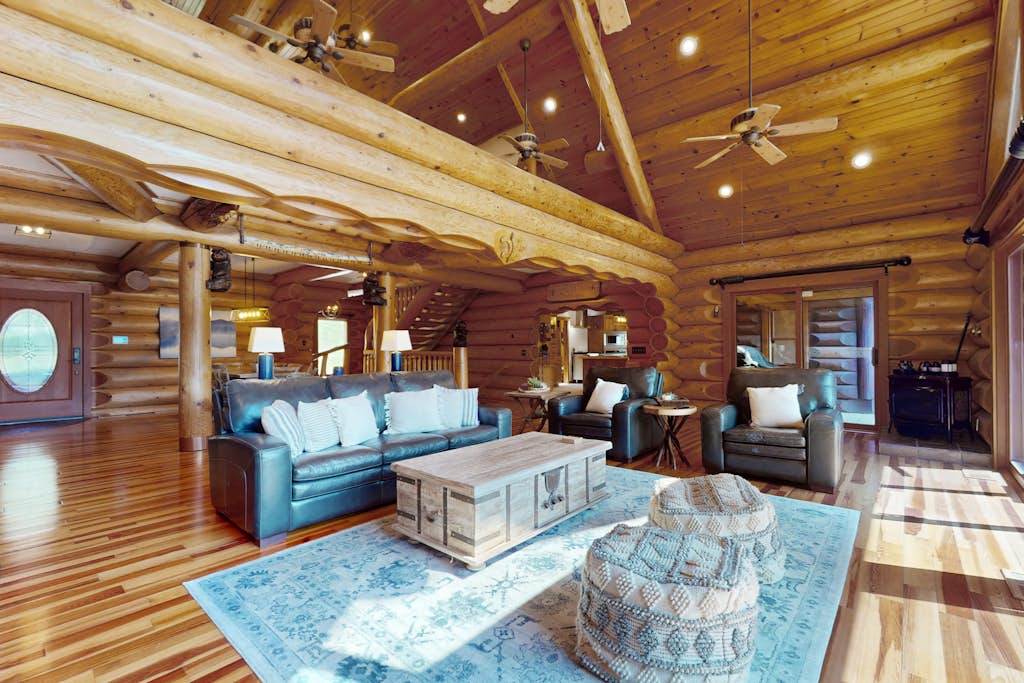 Hot Tub + Dock! Waterfront Norris Lake Log Home | 3 Bed New