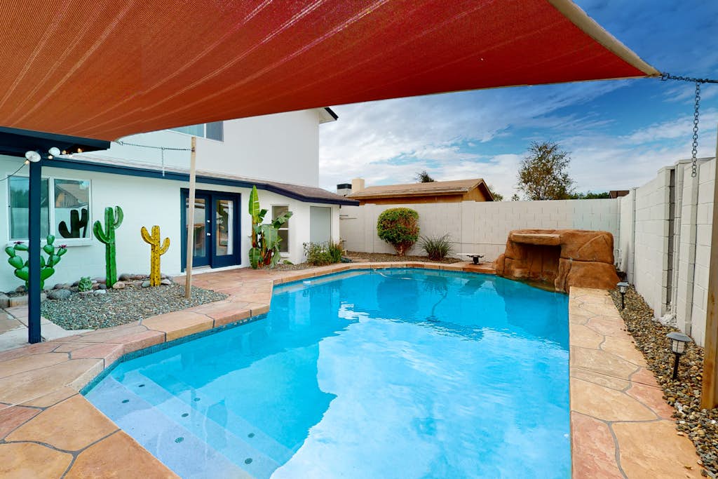 Backyard Oasis: Phoenix Gem Near Hiking & Golfing! | 4 Bed Phoenix