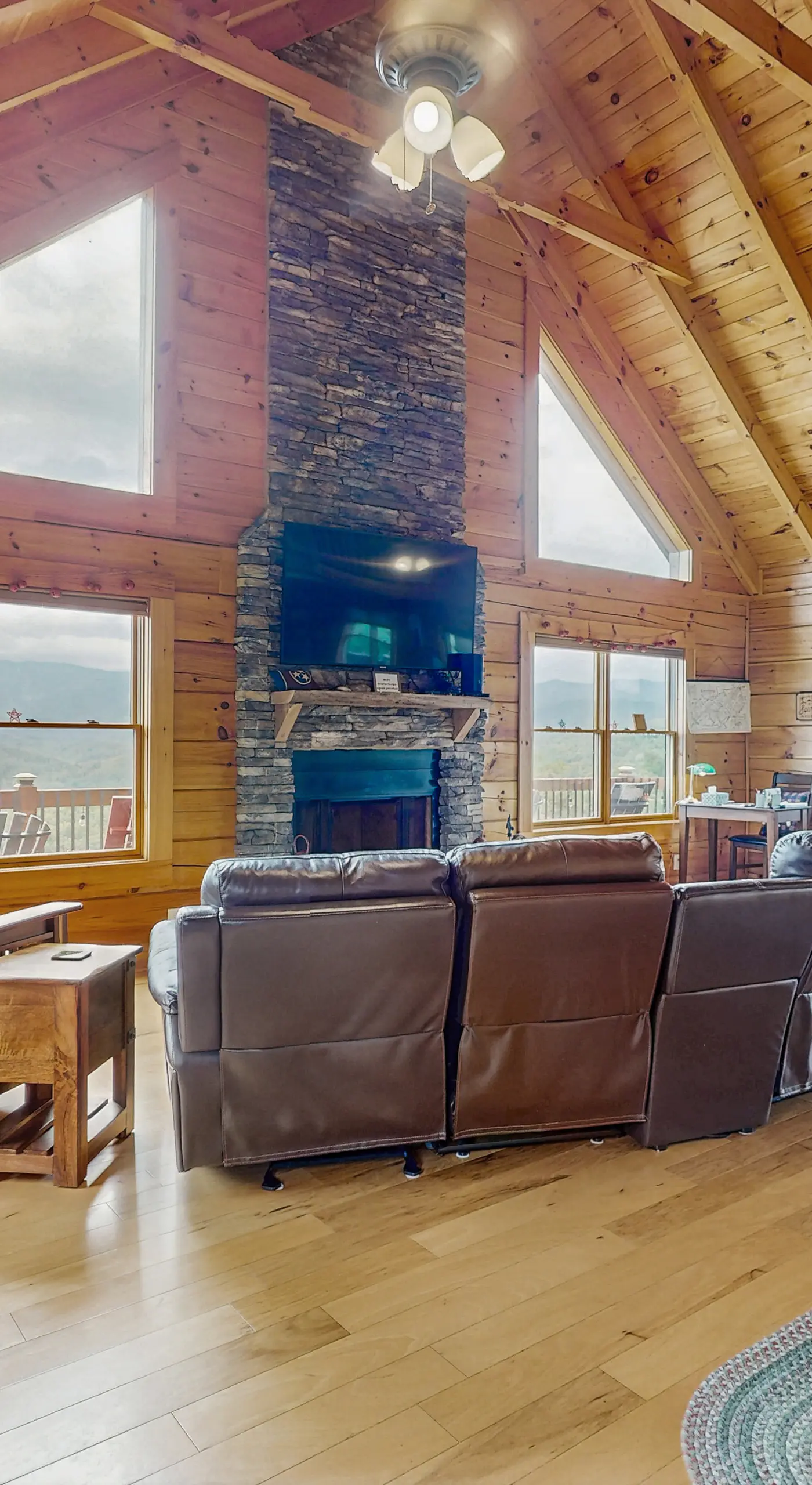 Theater + Arcade! 'Tri-Star Lodge' in Gatlinburg