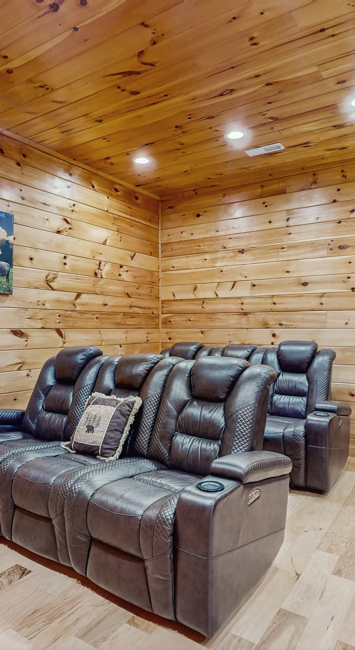 Theater + Arcade! 'Tri-Star Lodge' in Gatlinburg