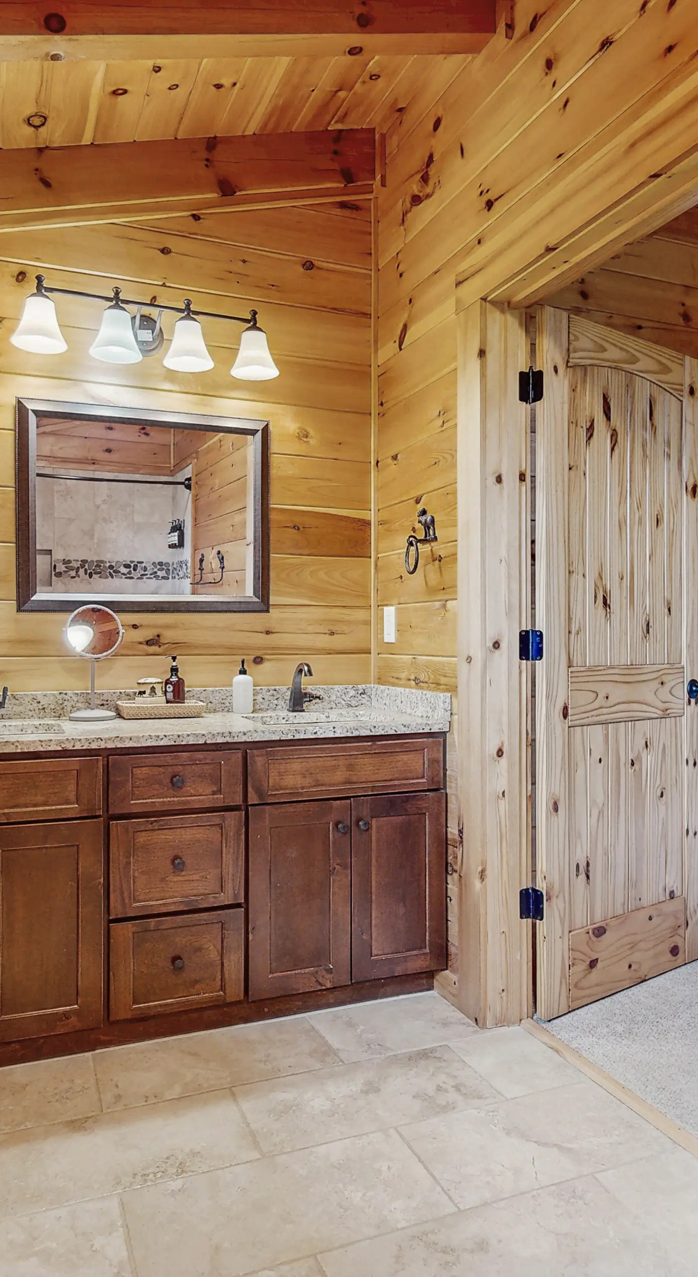 Theater + Arcade! 'Tri-Star Lodge' in Gatlinburg