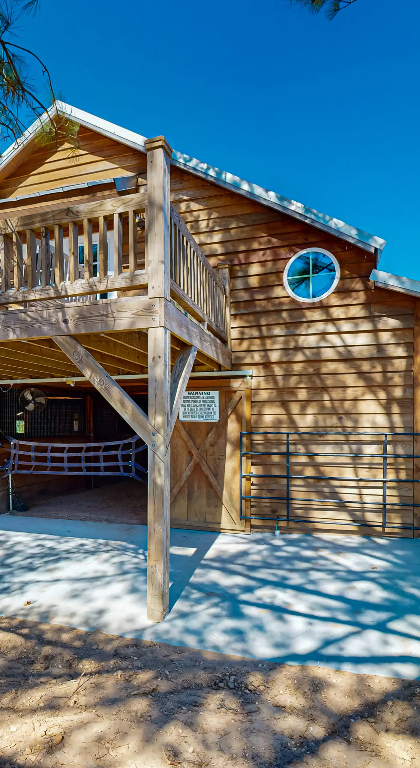 Historic Barn in Mississippi: Equestrian Getaway!