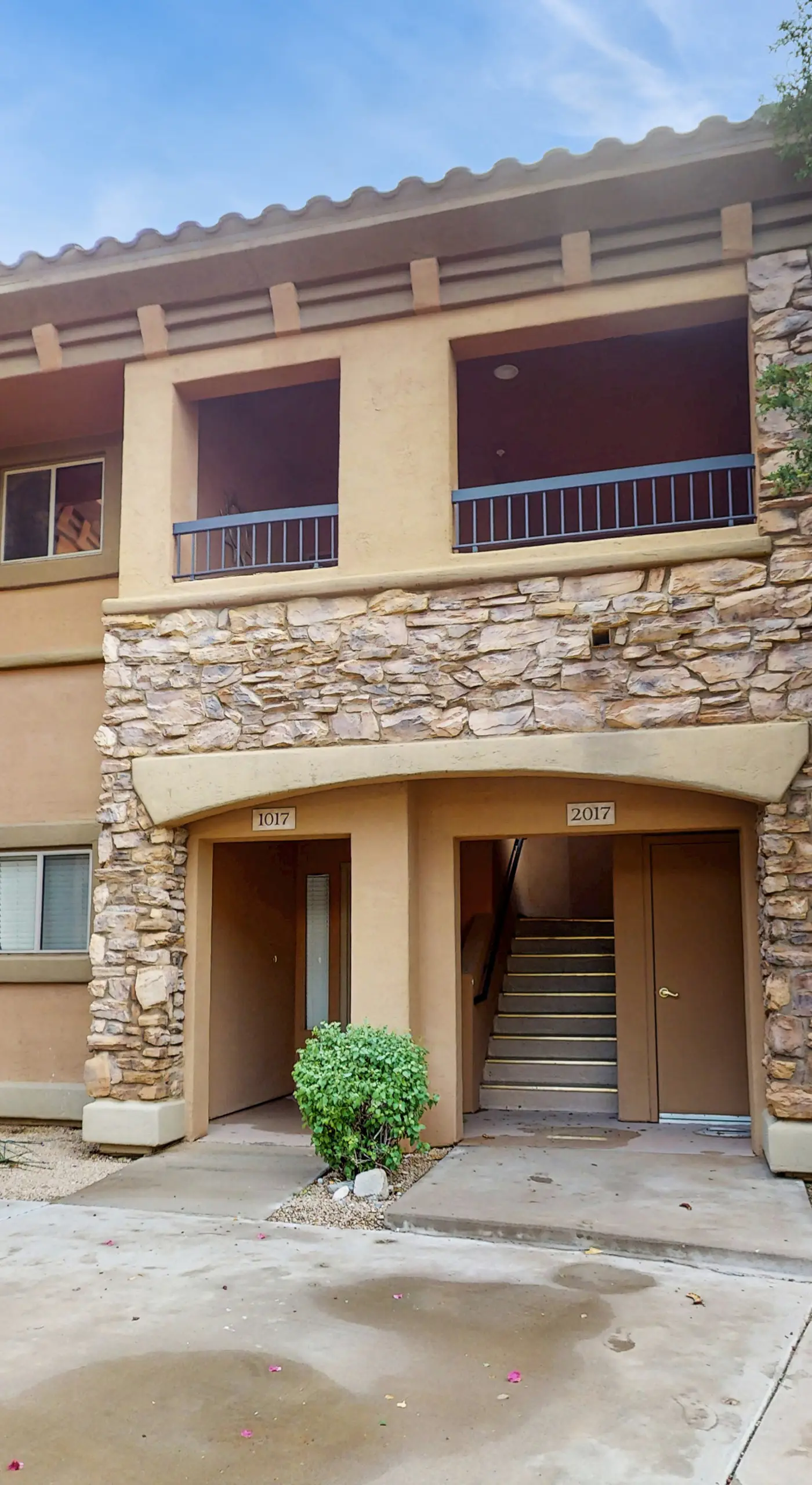 Balcony & Pool Access! Extended Stay in Scottsdale