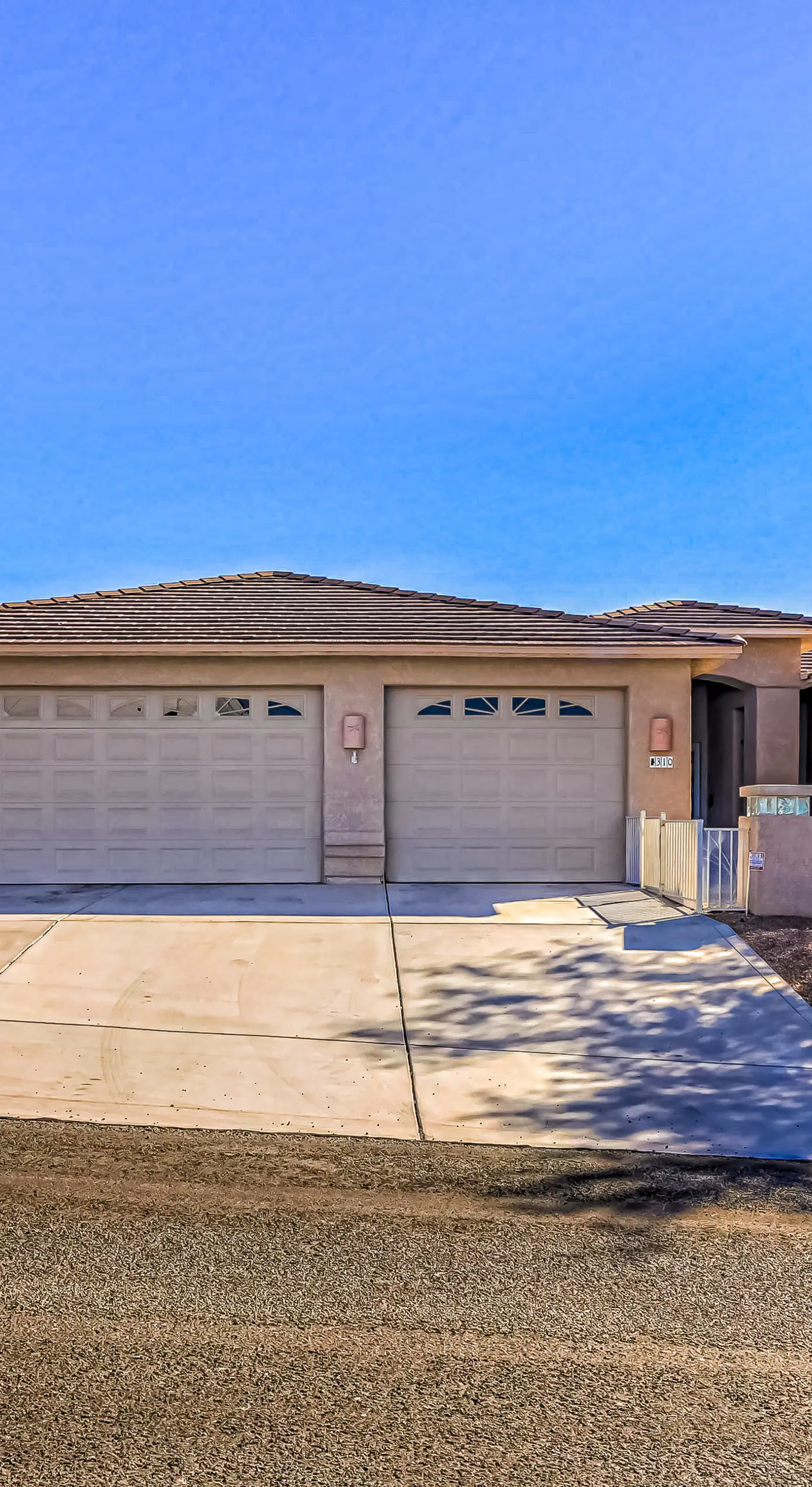 Poolside Bliss: Pet-Friendly Lake Havasu City Gem