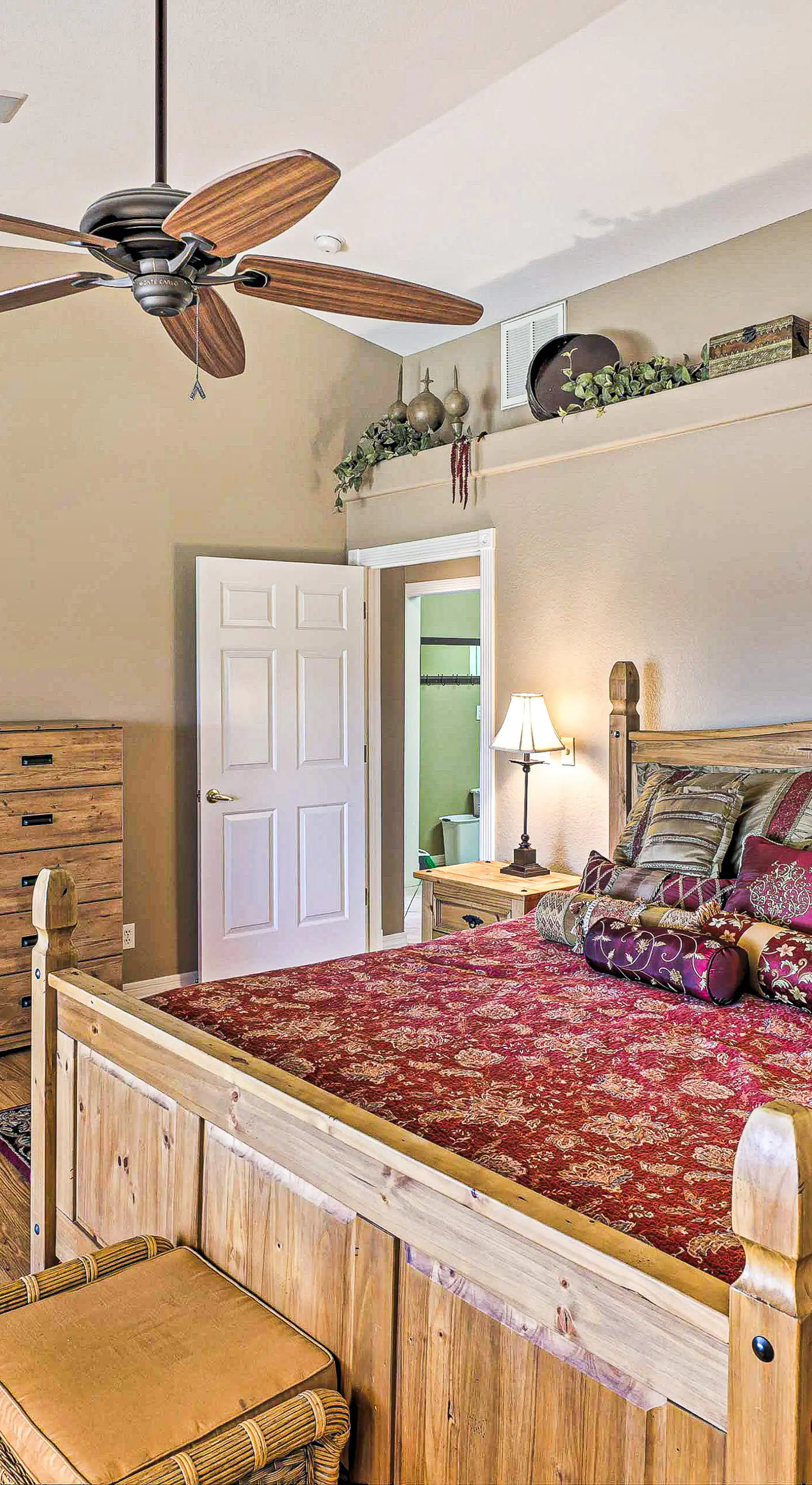 Poolside Bliss: Pet-Friendly Lake Havasu City Gem