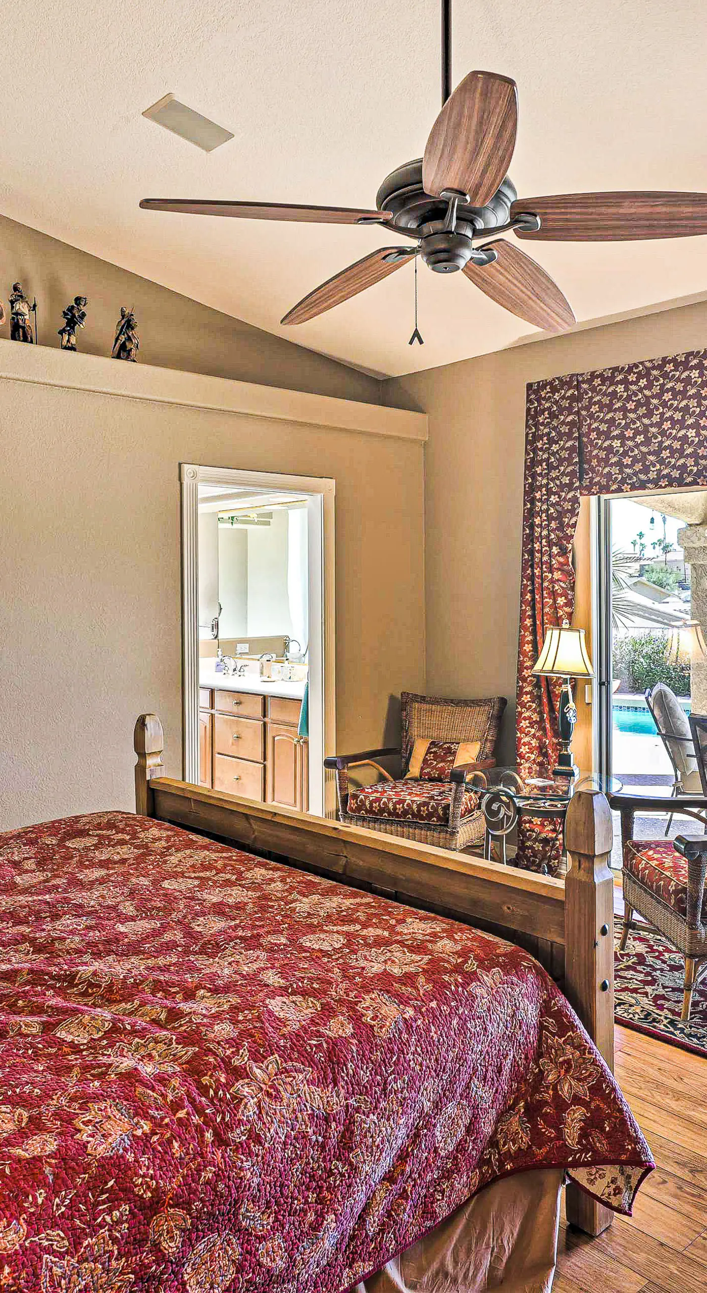 Poolside Bliss: Pet-Friendly Lake Havasu City Gem