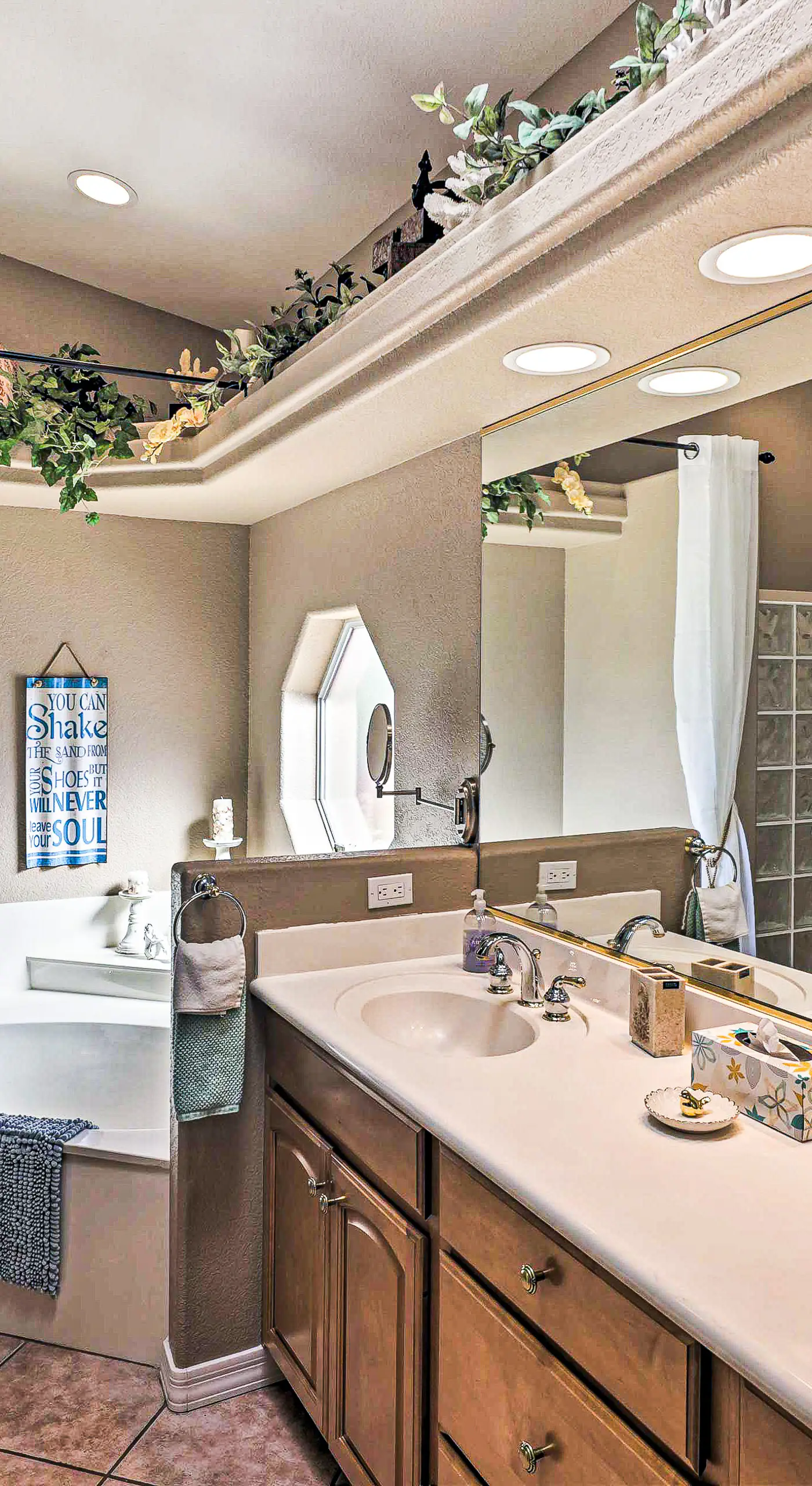 Poolside Bliss: Pet-Friendly Lake Havasu City Gem