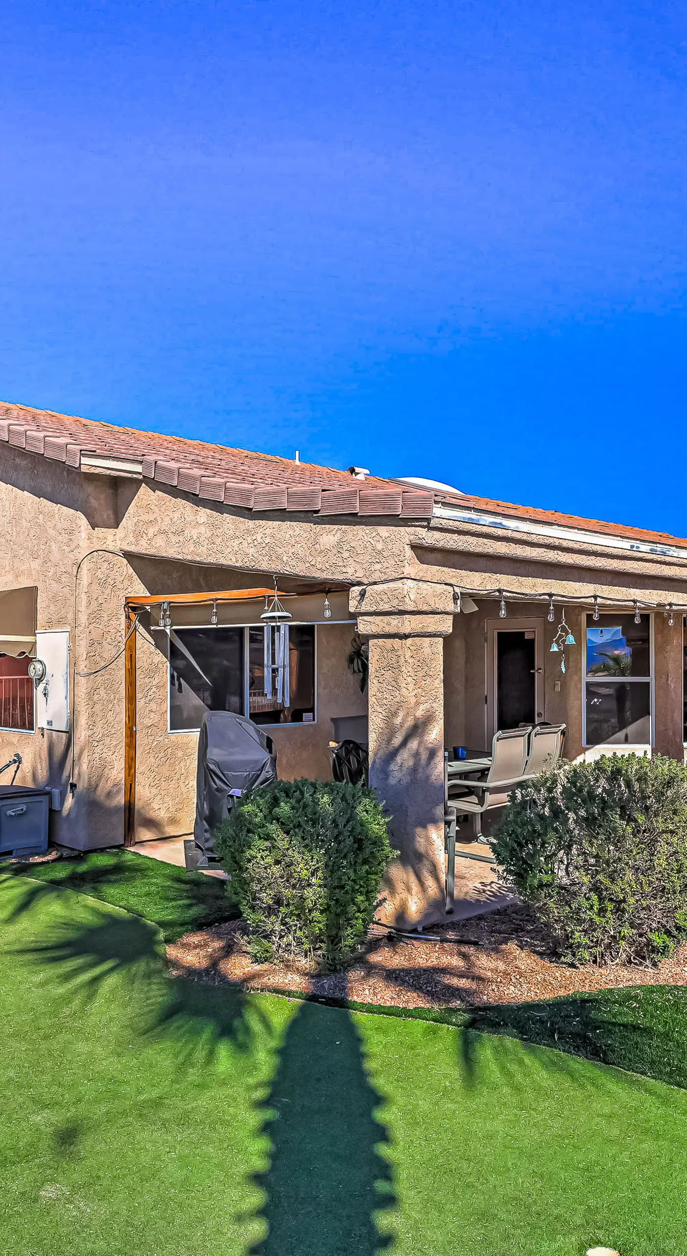 Poolside Bliss: Pet-Friendly Lake Havasu City Gem