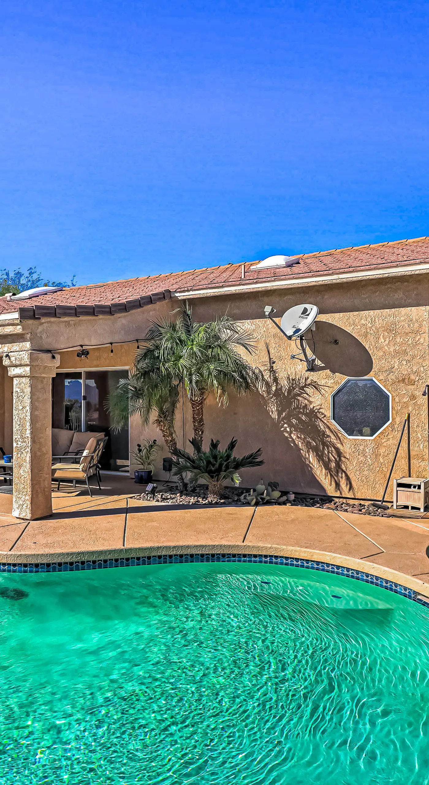 Poolside Bliss: Pet-Friendly Lake Havasu City Gem