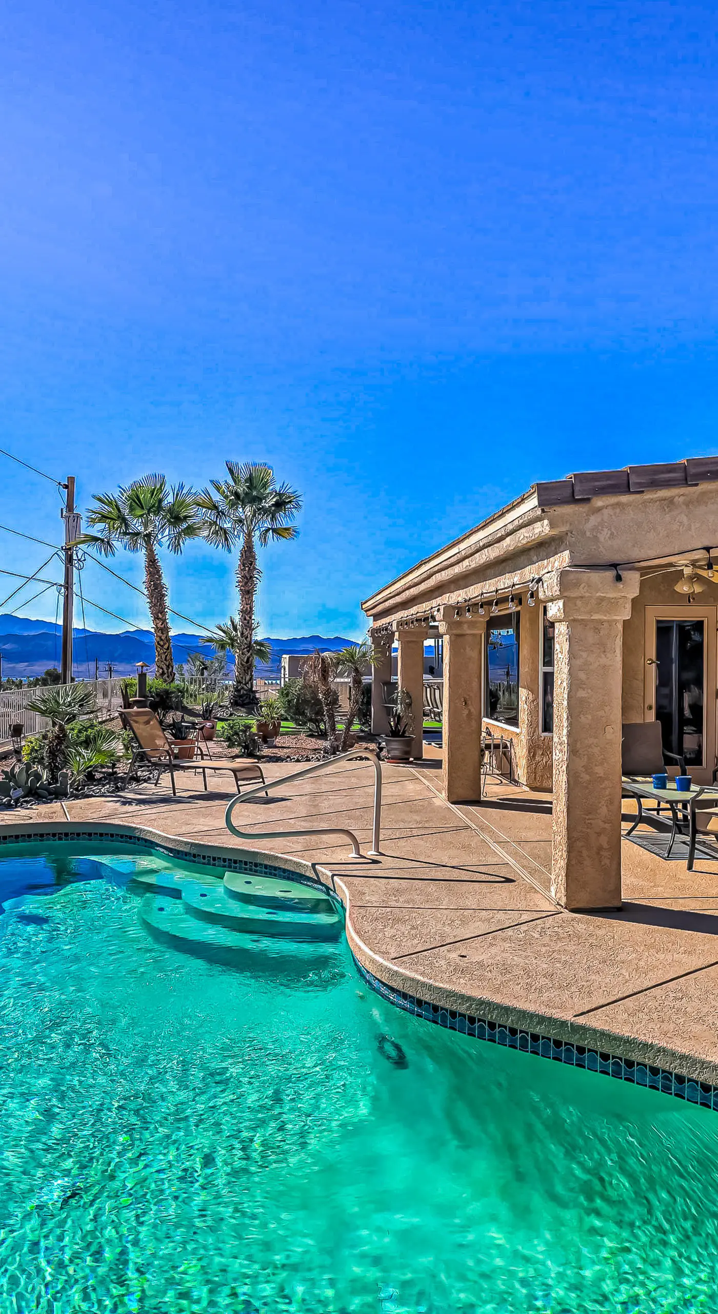 Poolside Bliss: Pet-Friendly Lake Havasu City Gem