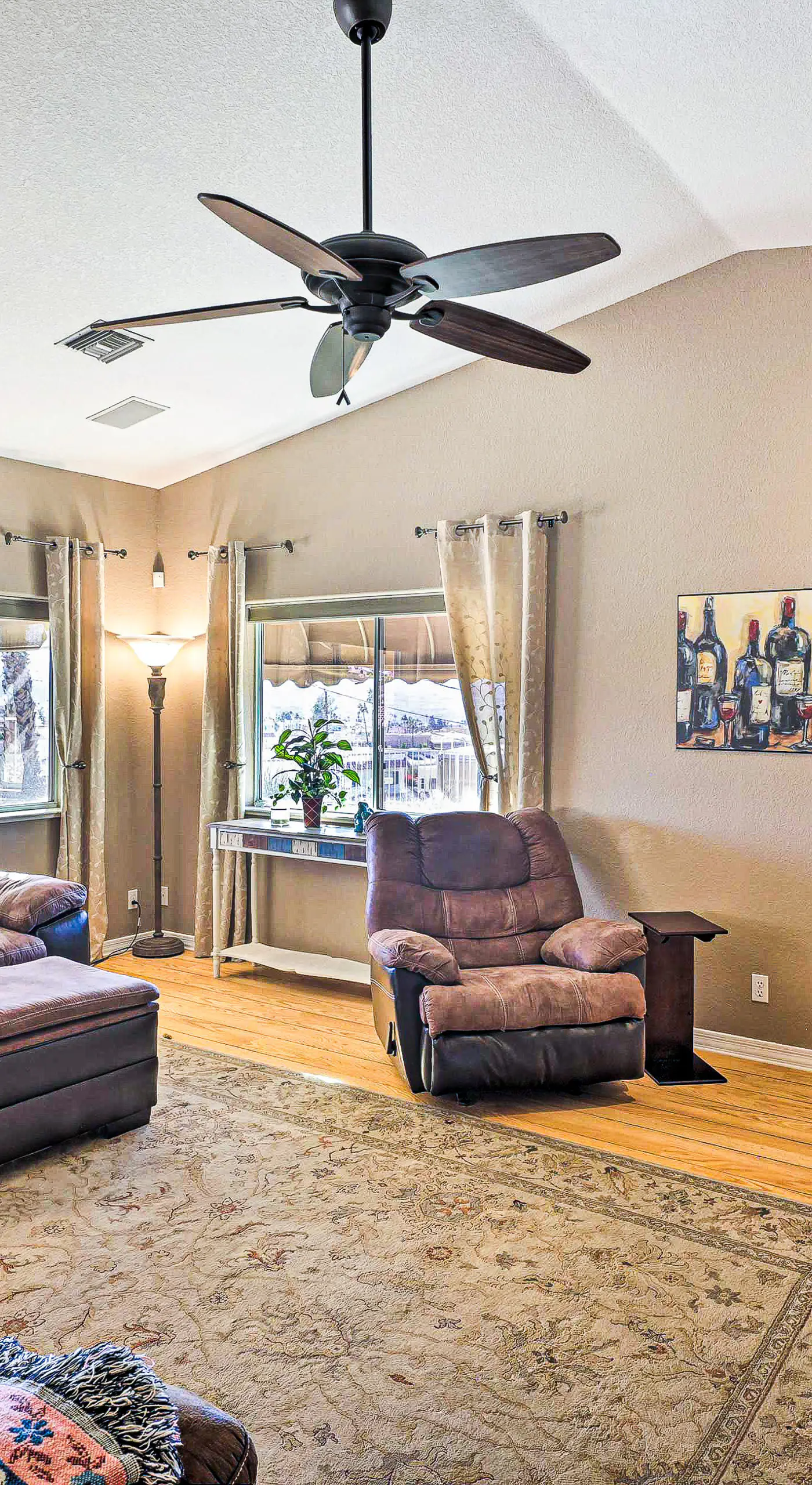 Poolside Bliss: Pet-Friendly Lake Havasu City Gem