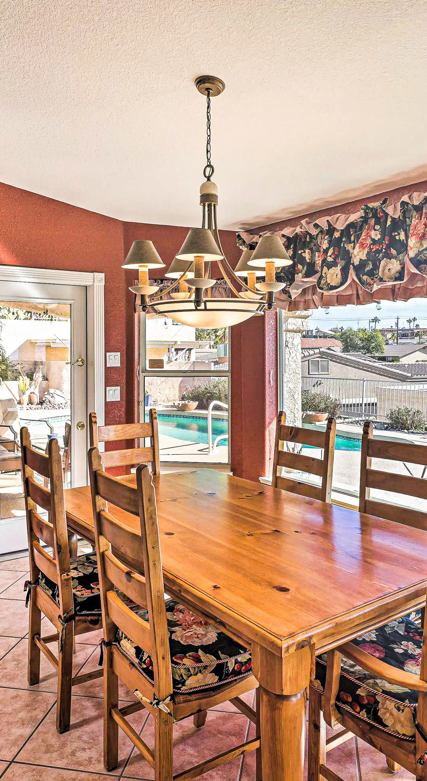 Poolside Bliss: Pet-Friendly Lake Havasu City Gem
