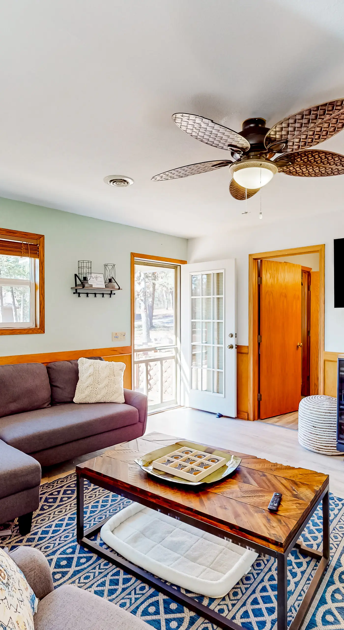 Relax at 'The Cove' Waterfront Getaway