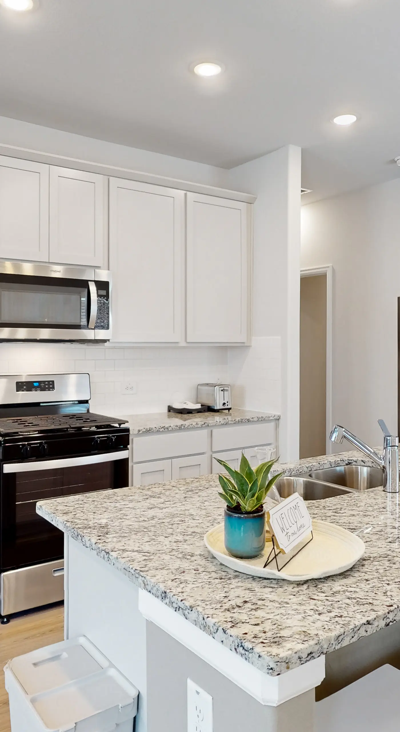 Patio Dining & Yard: Porter Escape, 3 Mi to Golf