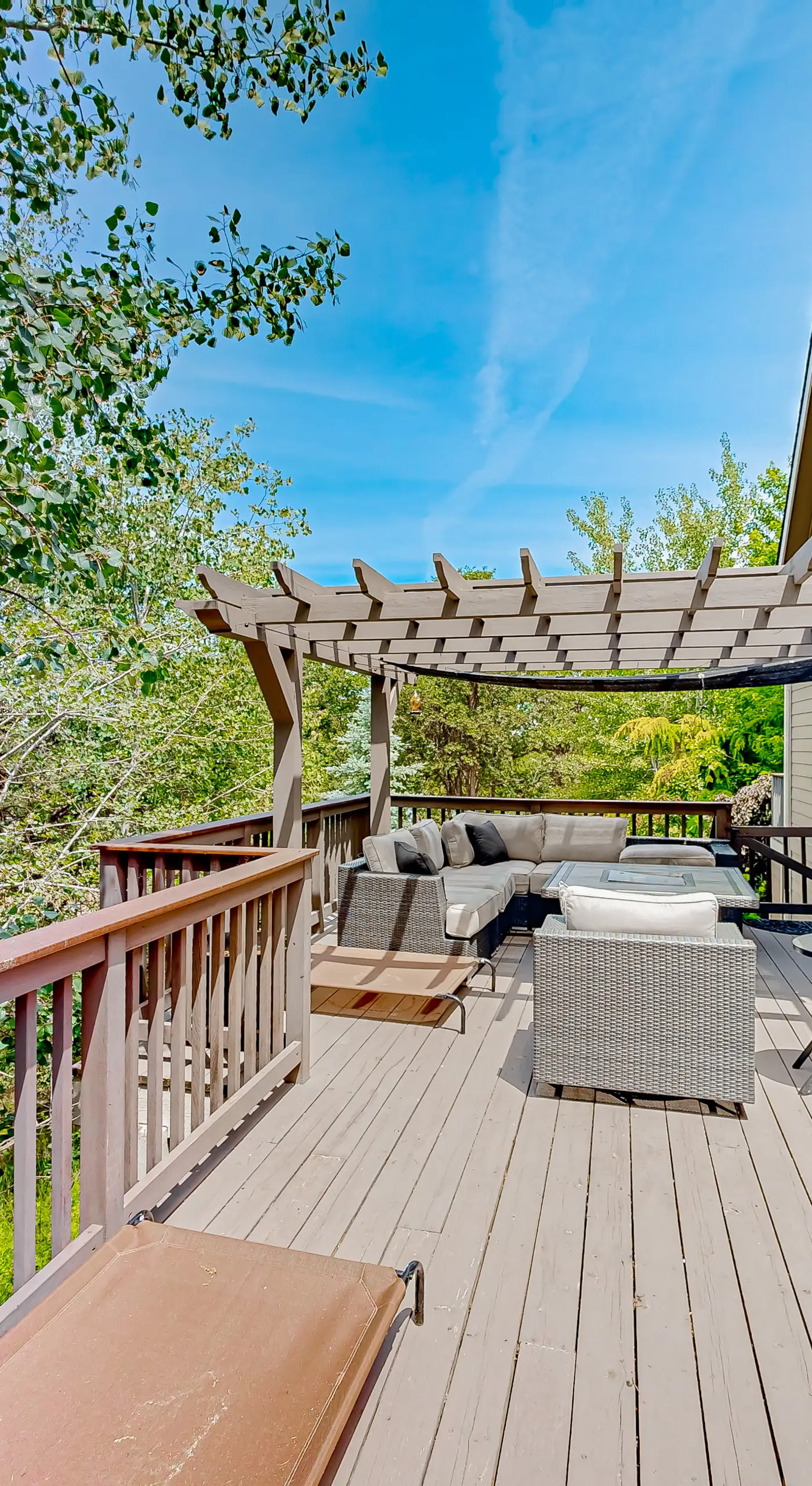 Hot Tub & Deck! Outdoor Basecamp in Klamath Falls