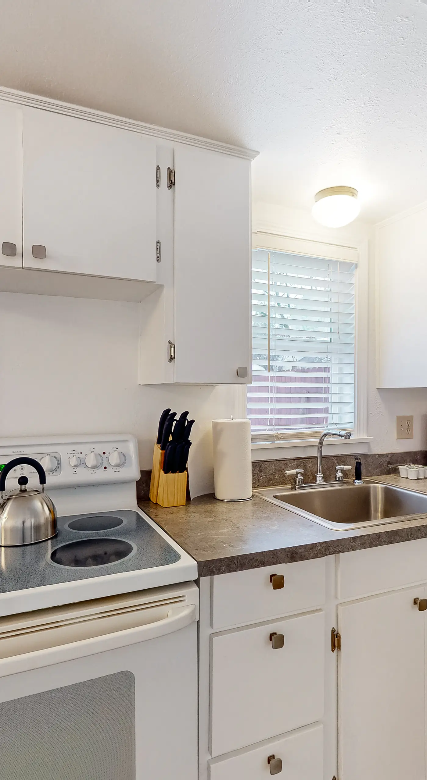 Near Golf & Parks! Couple's Haven in Klamath Falls