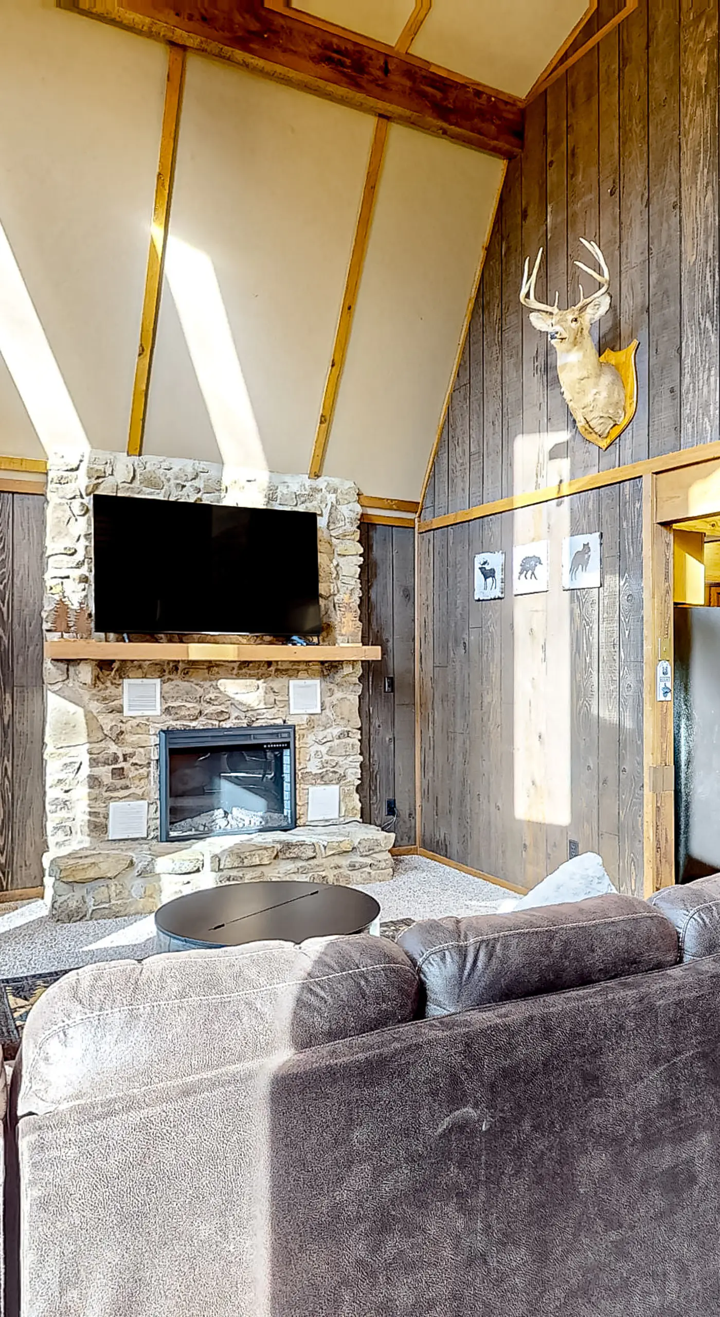 12 Mi to Downtown: Hot Tub, Fire Pit Game Room!