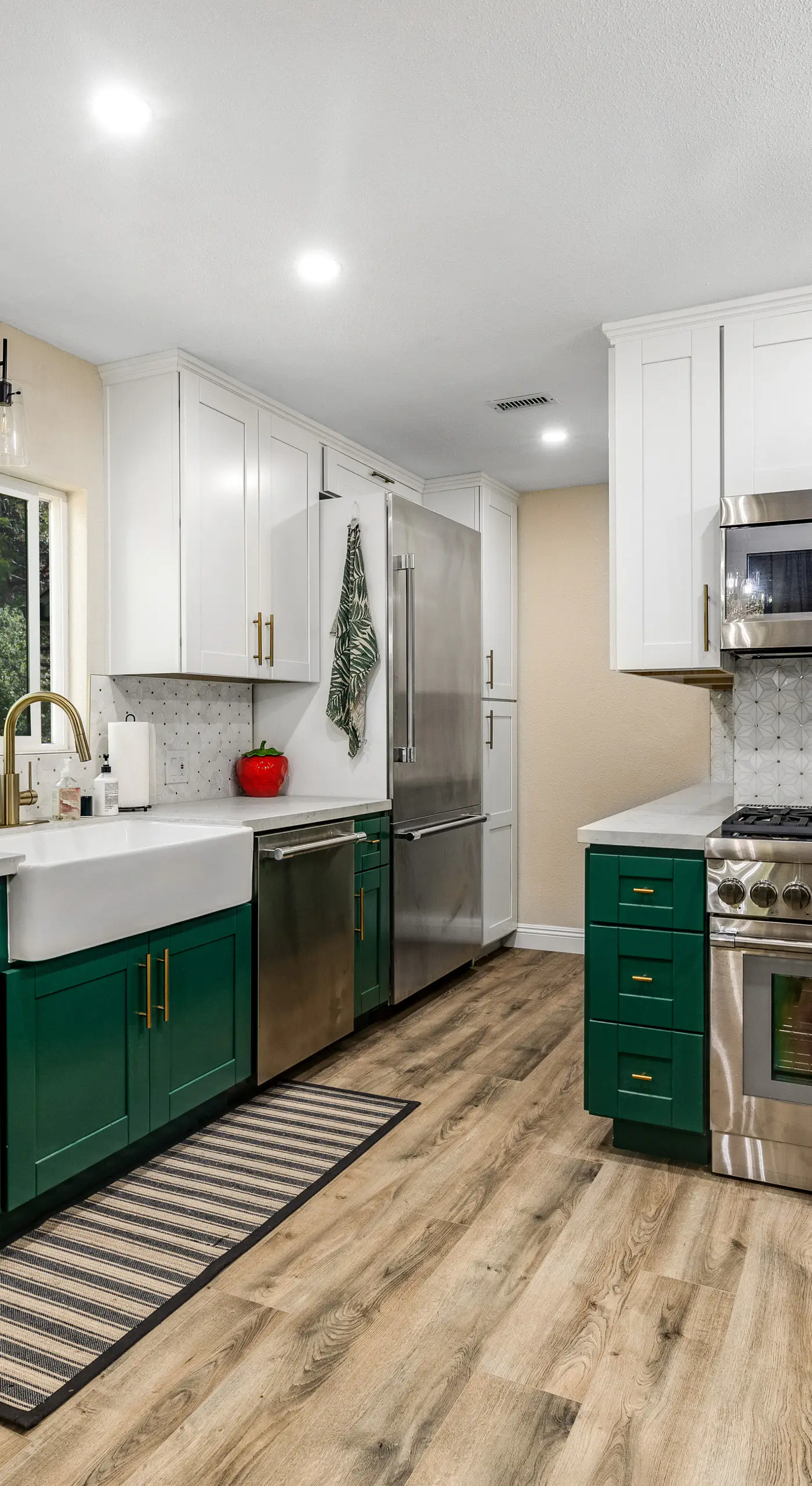 Buckthorn Beauty: Private Hot Tub & Lounge Space