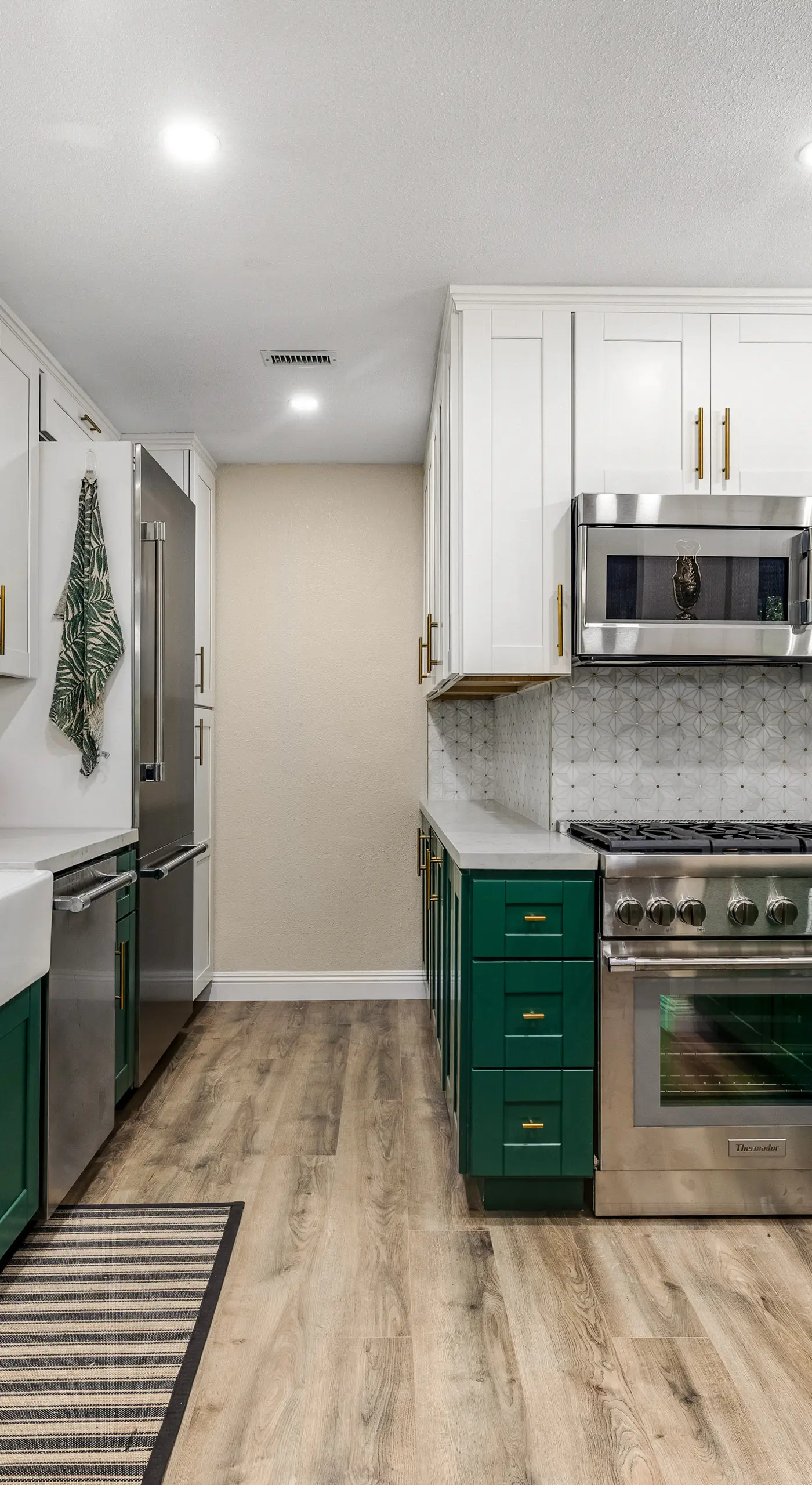 Buckthorn Beauty: Private Hot Tub & Lounge Space