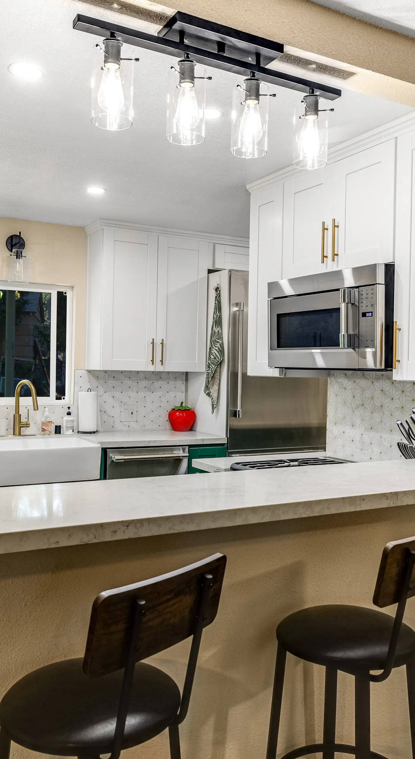 Buckthorn Beauty: Private Hot Tub & Lounge Space