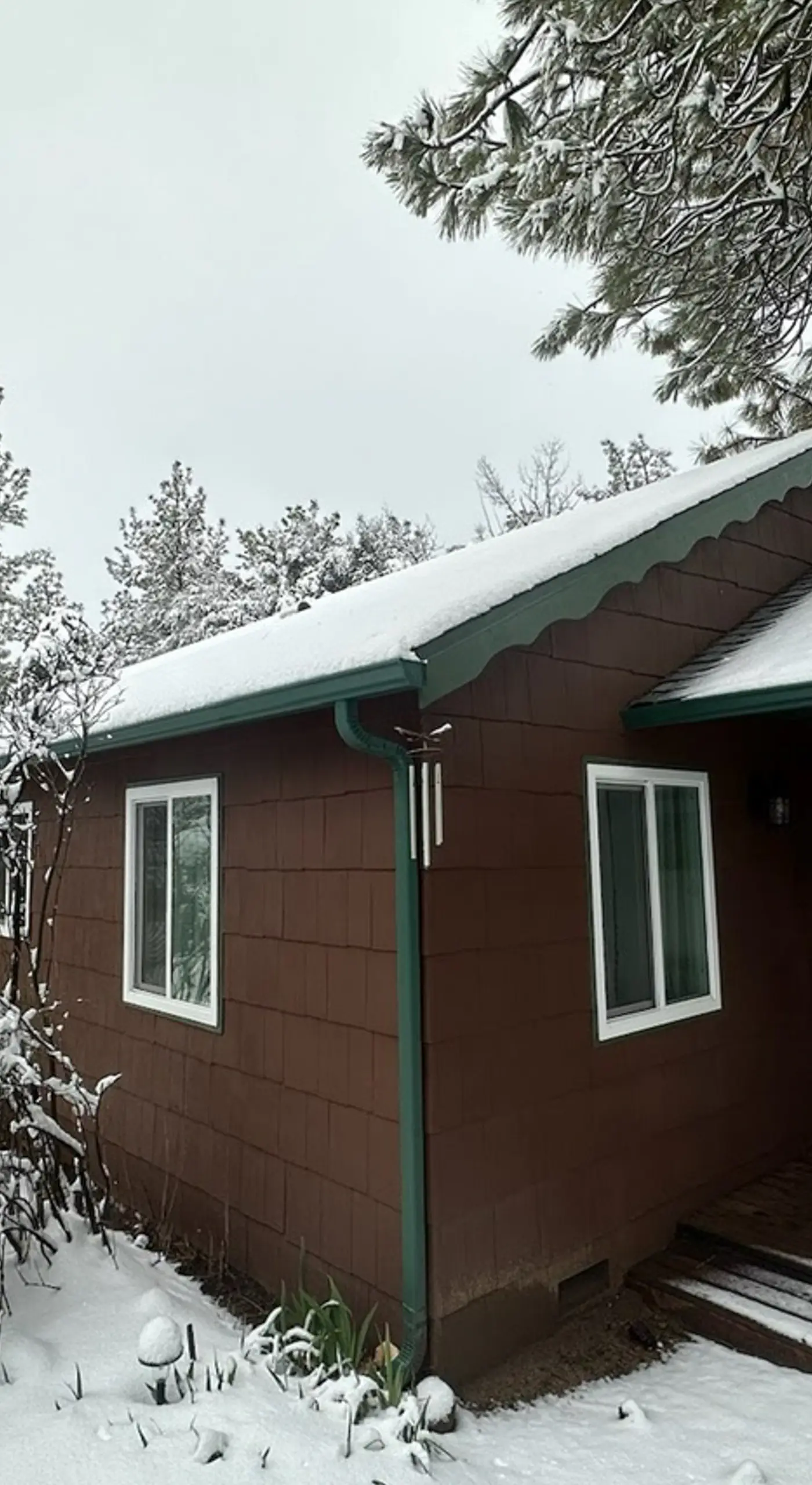 Buckthorn Beauty: Private Hot Tub & Lounge Space