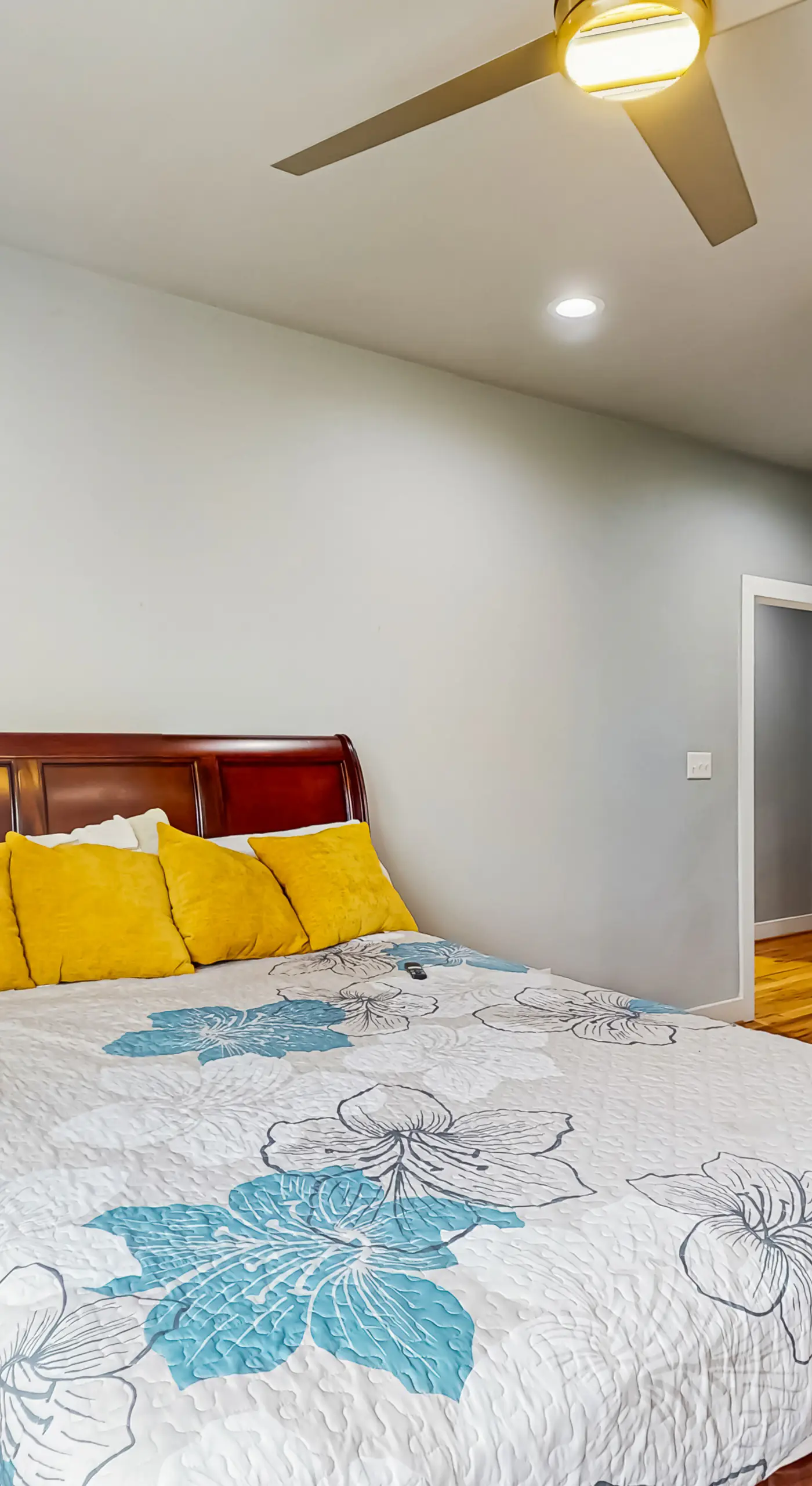 3 BR Home w/ billiards & ping pong, Near Downtown