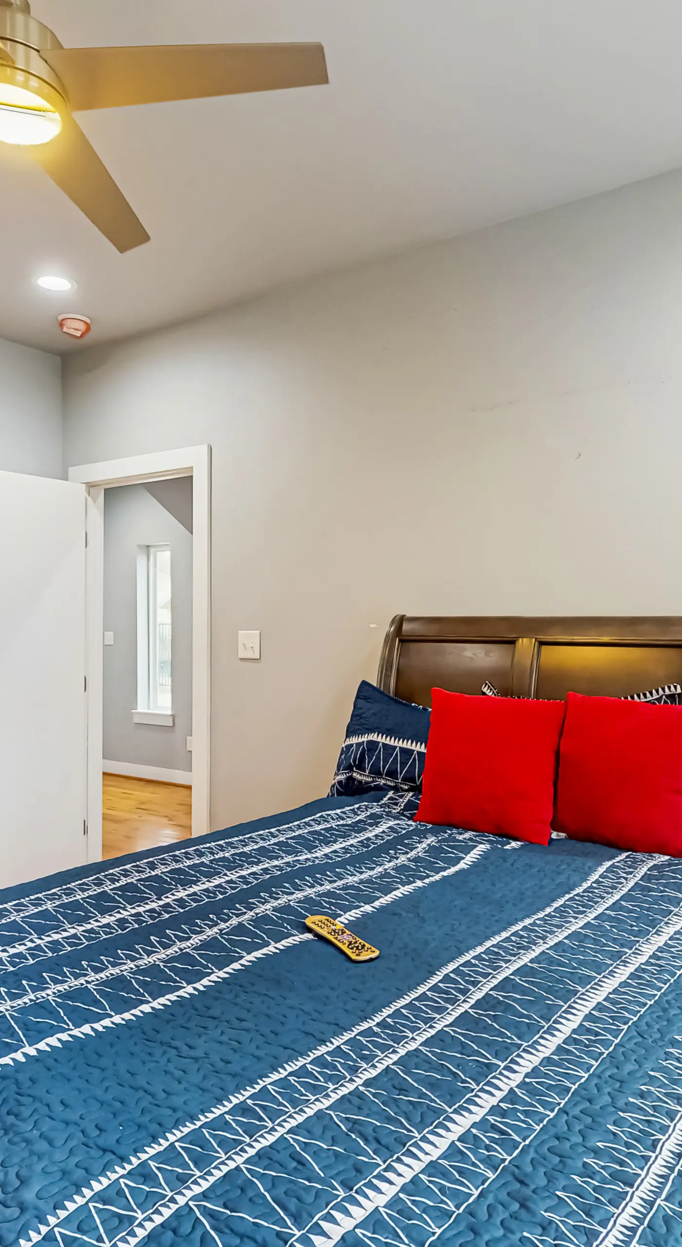 3 BR Home w/ billiards & ping pong, Near Downtown