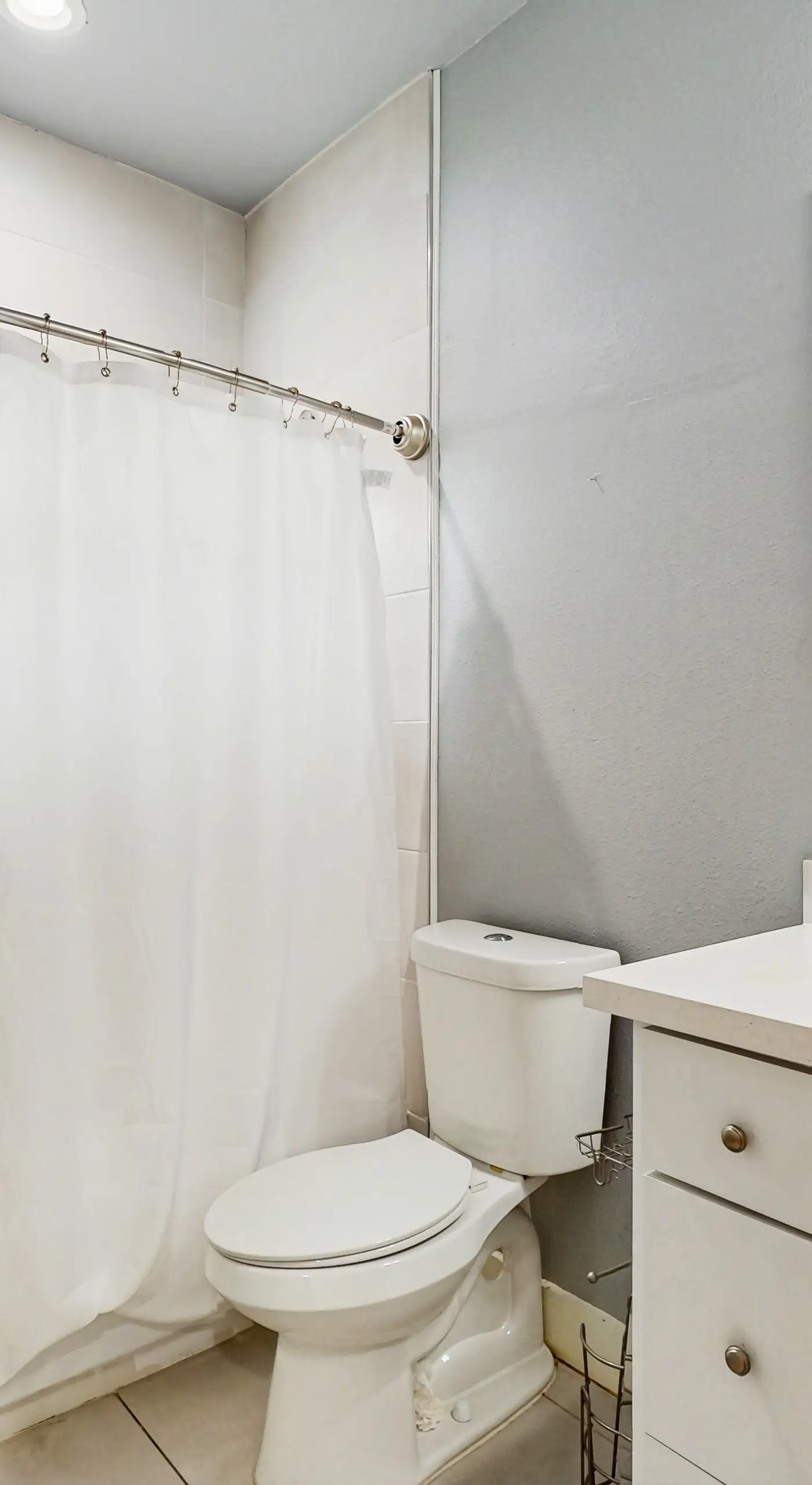 3 BR Home w/ billiards & ping pong, Near Downtown