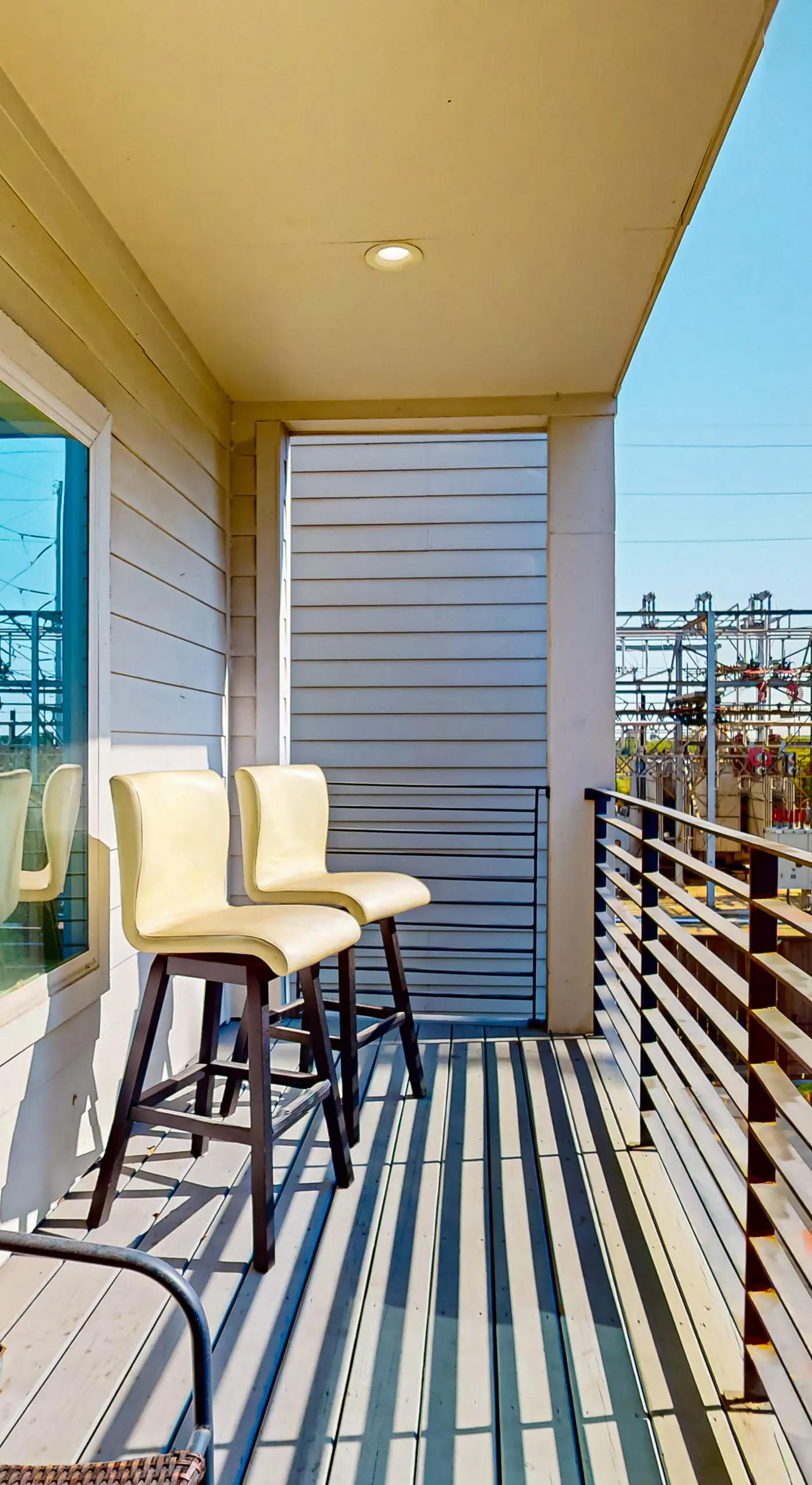 3 BR Home w/ billiards & ping pong, Near Downtown