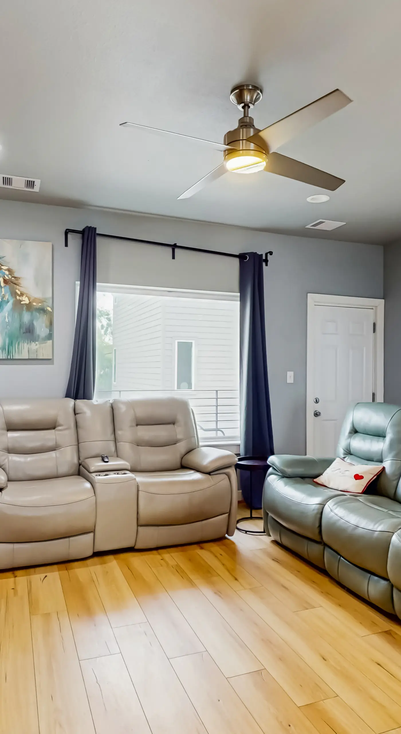 3 BR Home w/ billiards & ping pong, Near Downtown