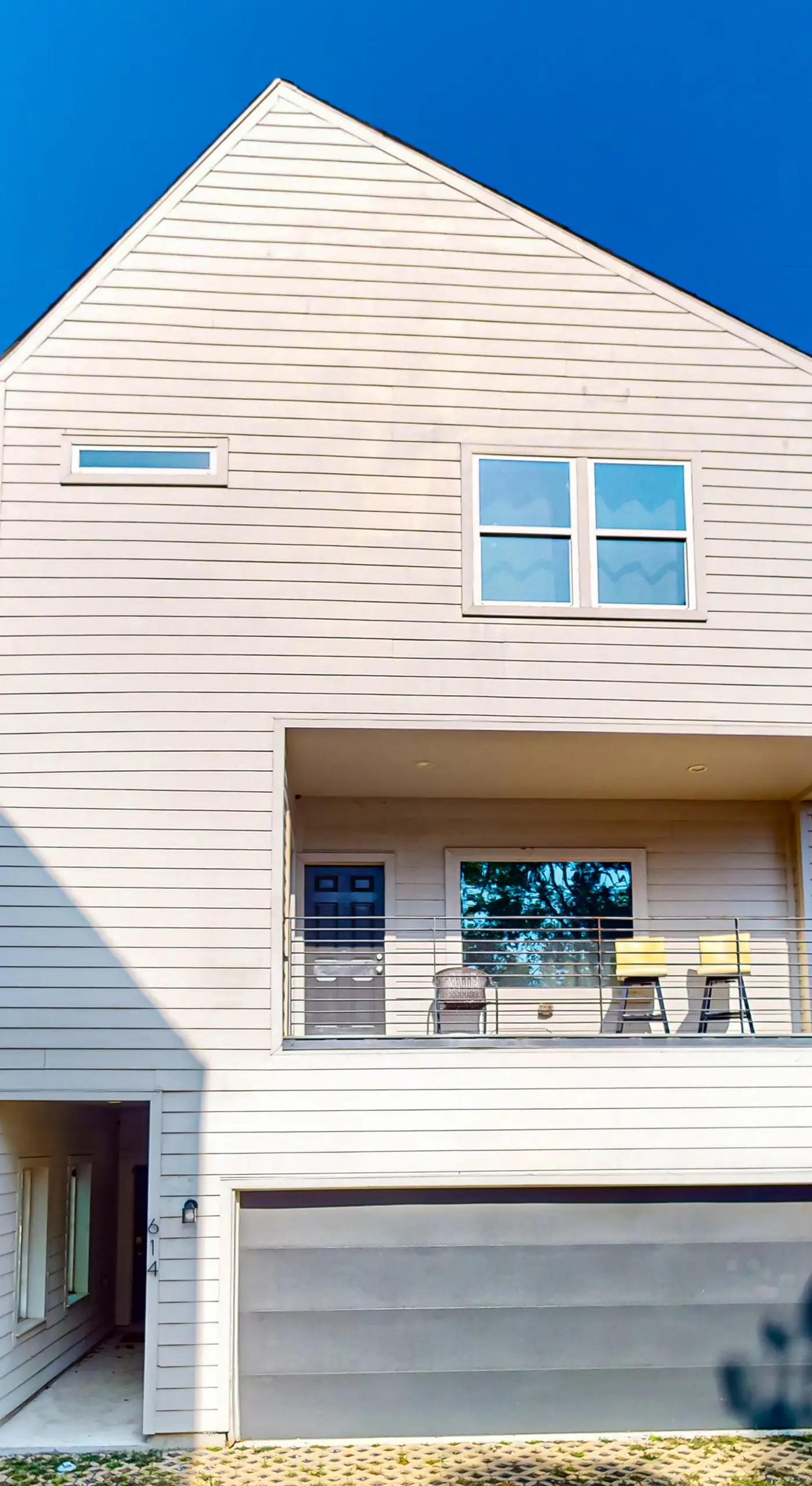 3 BR Home w/ billiards & ping pong, Near Downtown