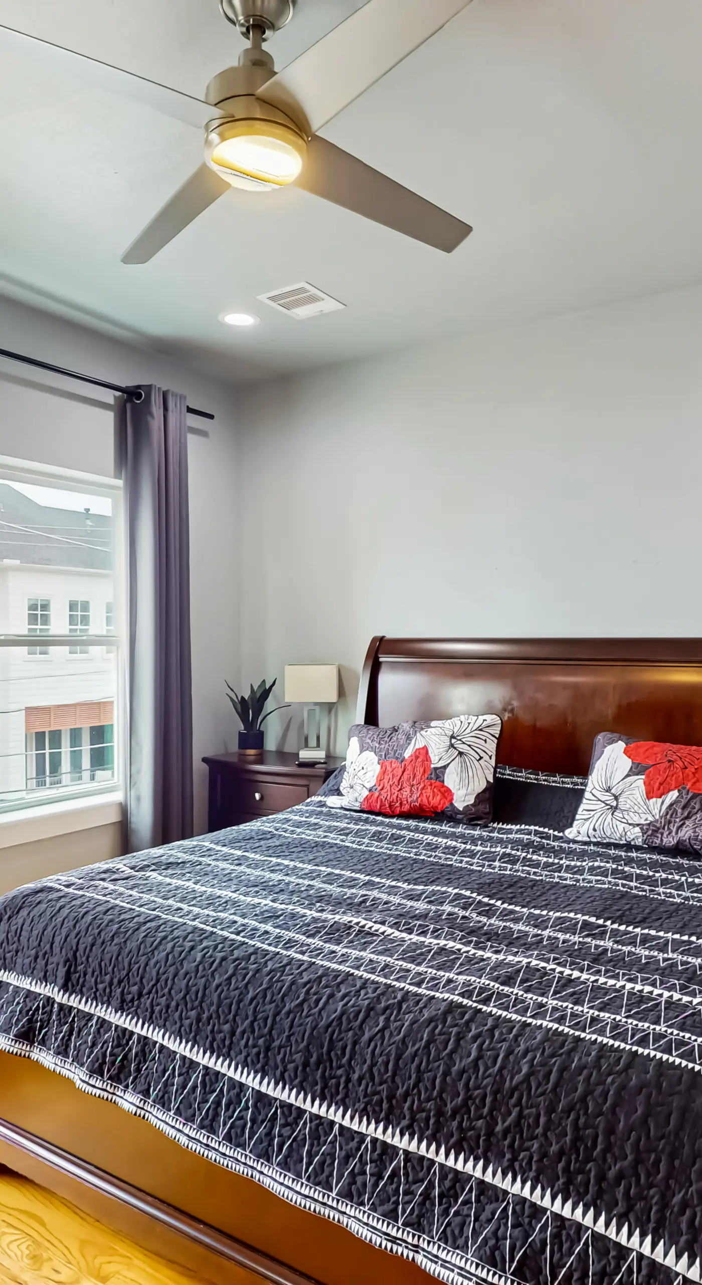 3 BR Home w/ billiards & ping pong, Near Downtown