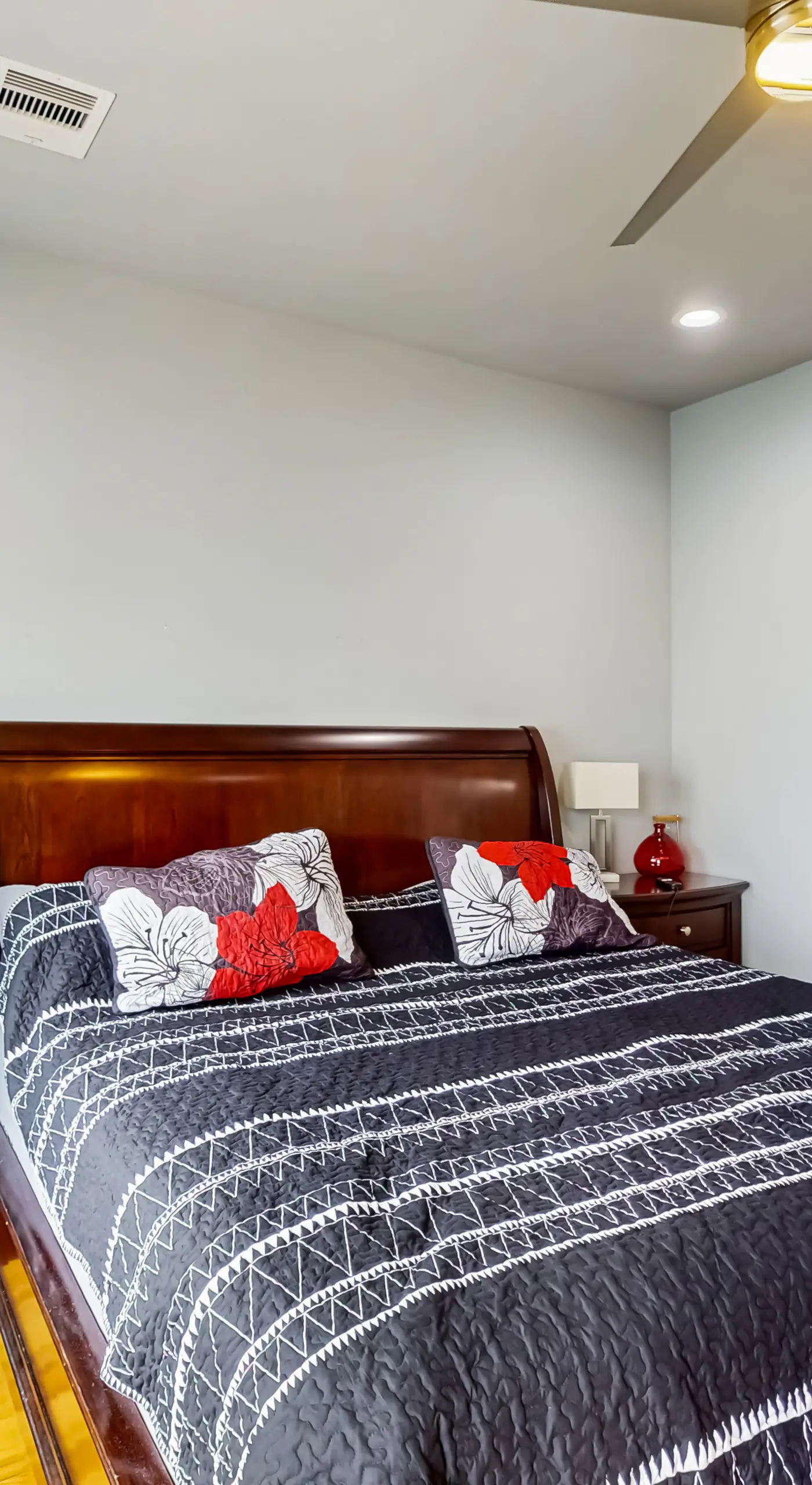 3 BR Home w/ billiards & ping pong, Near Downtown