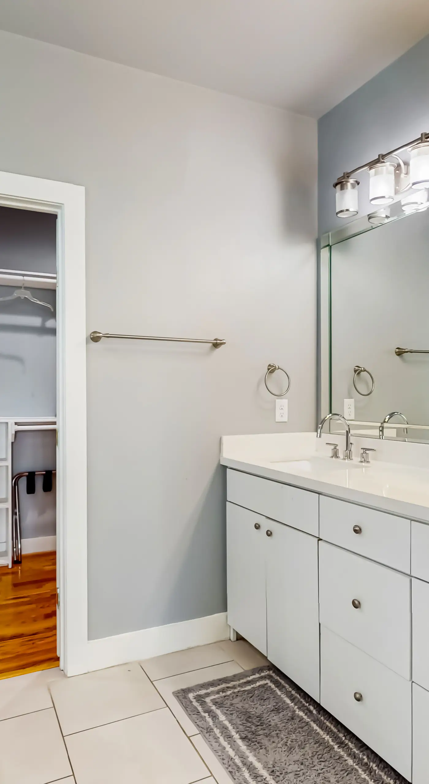 3 BR Home w/ billiards & ping pong, Near Downtown