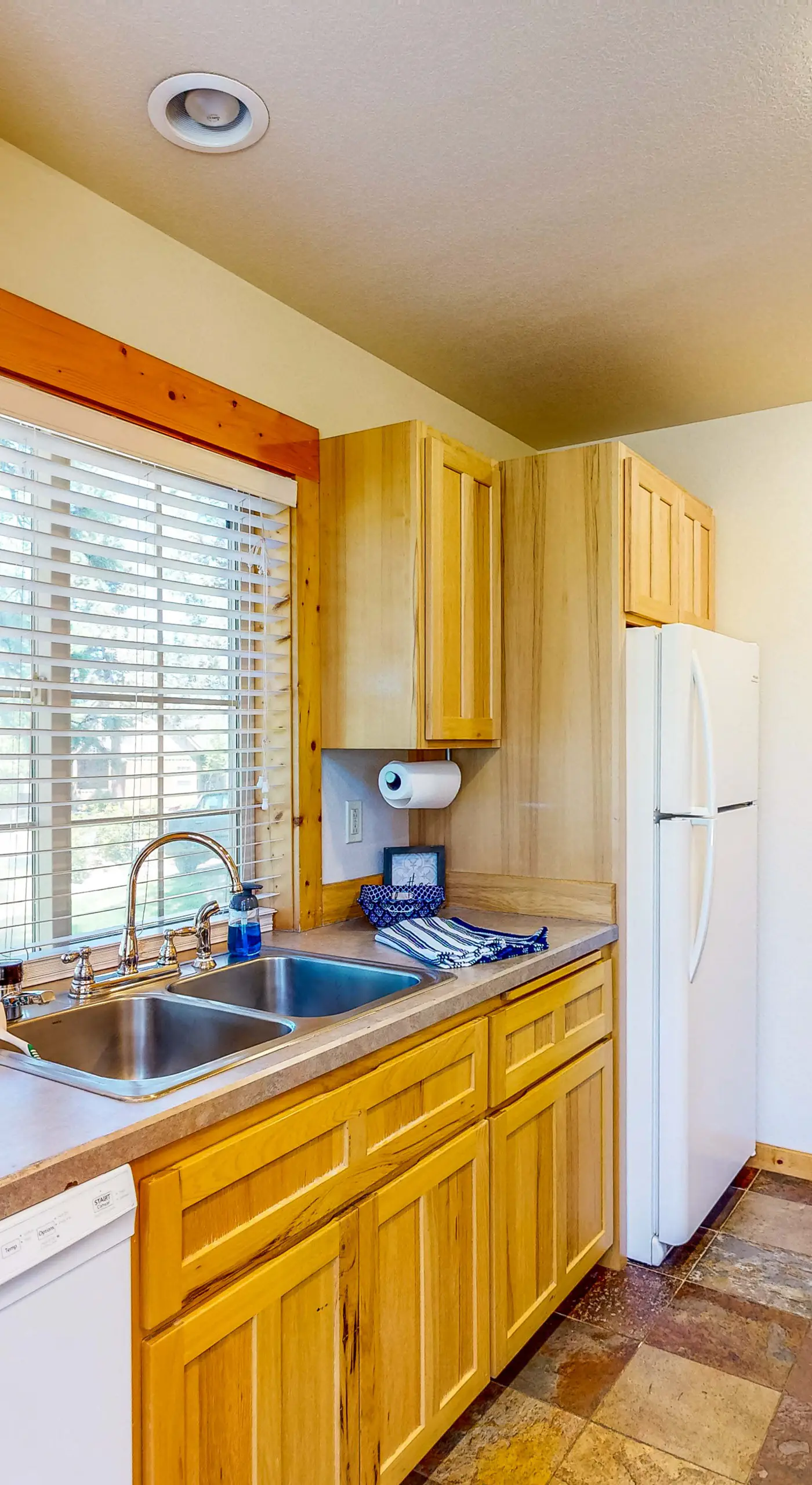 Gateway to Crater Lake! Resort Retreat w/ Pool
