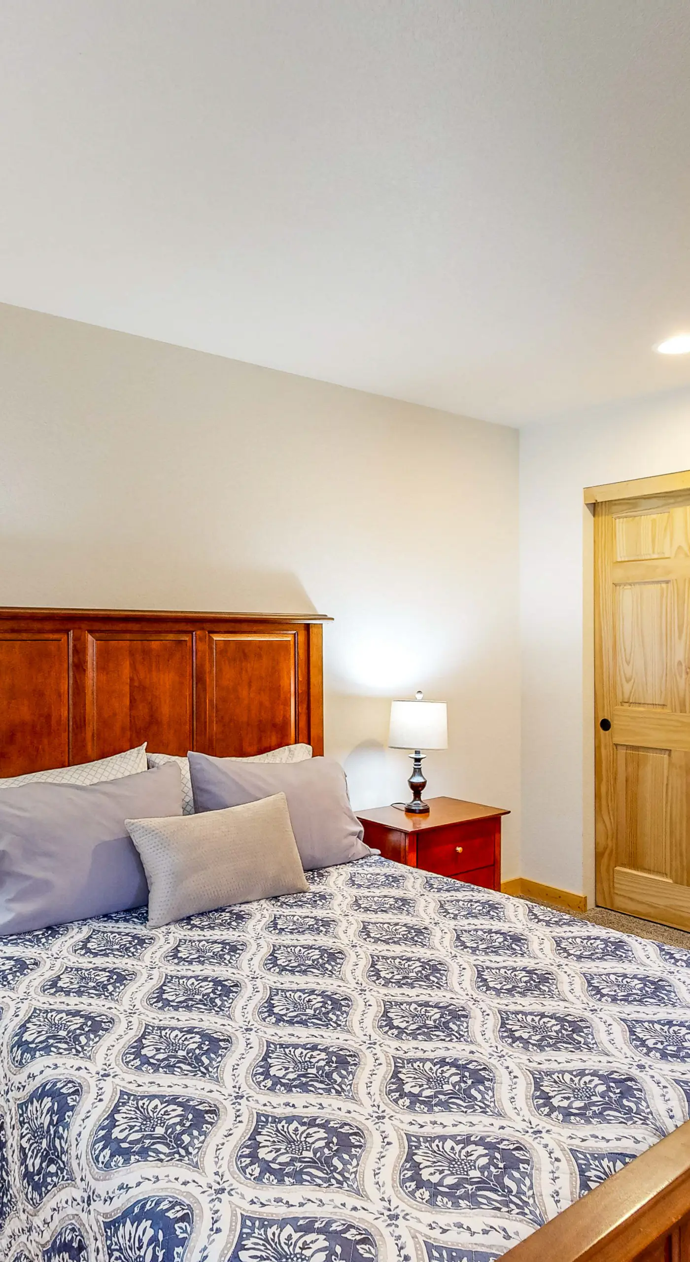 Gateway to Crater Lake! Resort Retreat w/ Pool