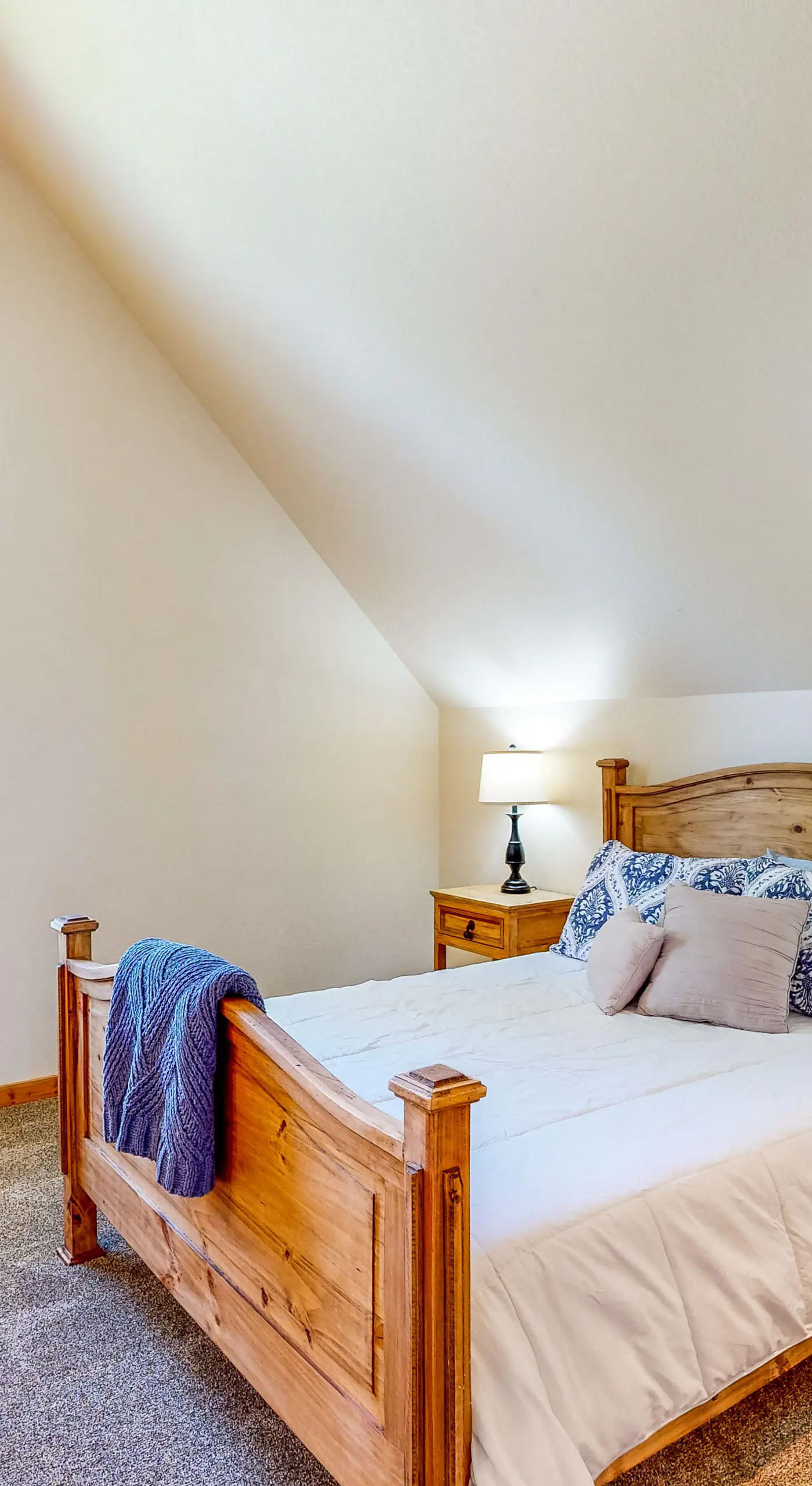 Gateway to Crater Lake! Resort Retreat w/ Pool