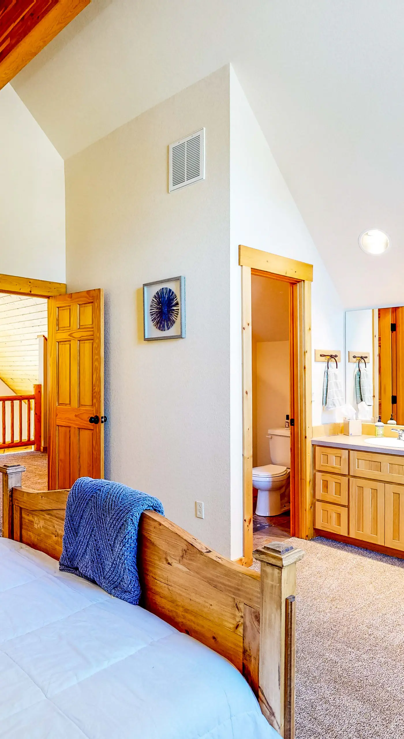 Gateway to Crater Lake! Resort Retreat w/ Pool