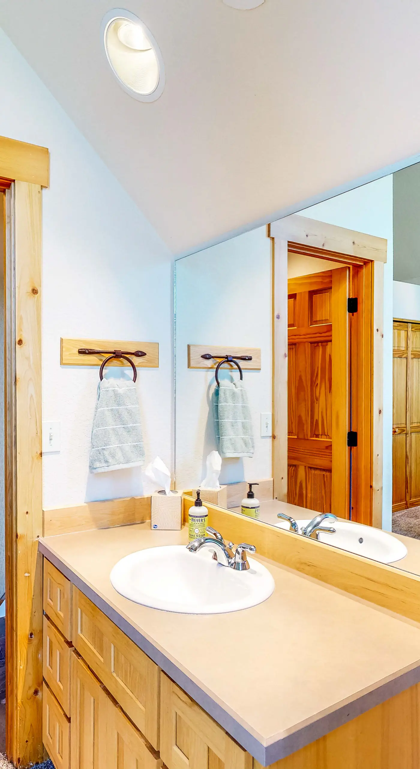 Gateway to Crater Lake! Resort Retreat w/ Pool