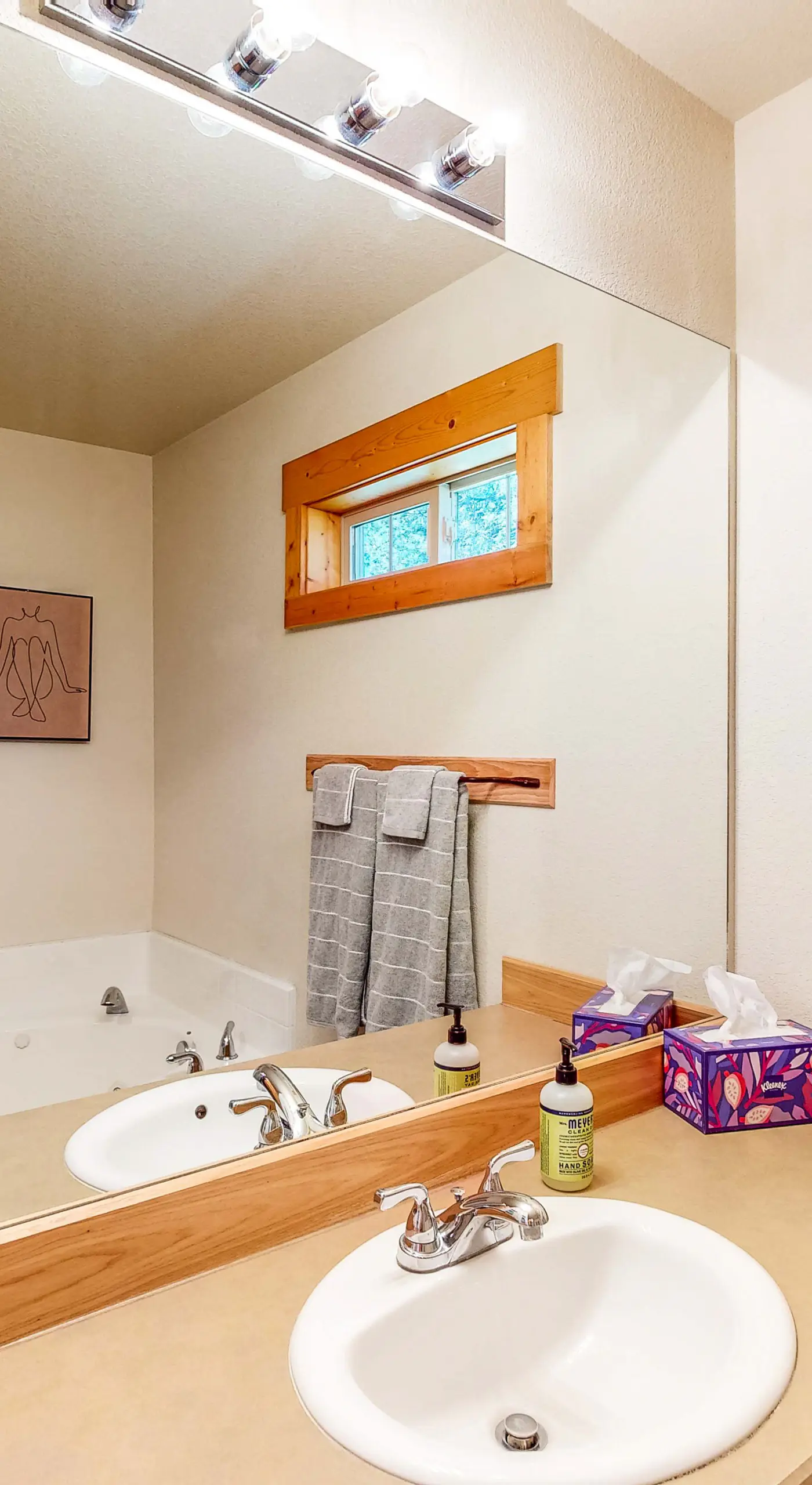 Gateway to Crater Lake! Resort Retreat w/ Pool
